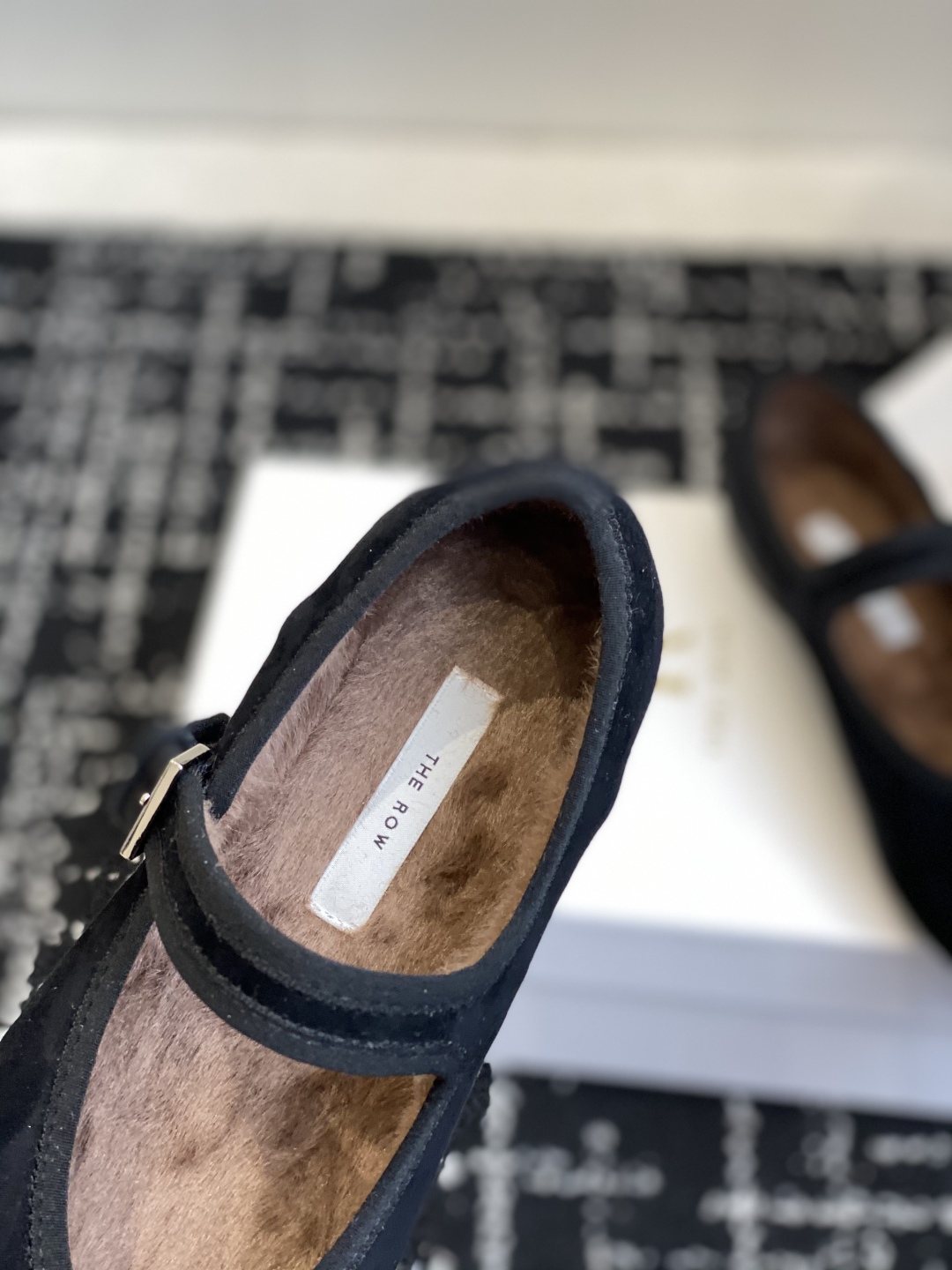 代购级therow 2025 秋冬新品极简圆头 芭蕾舞 单鞋The Row新一季的设计延续极简主义新款 