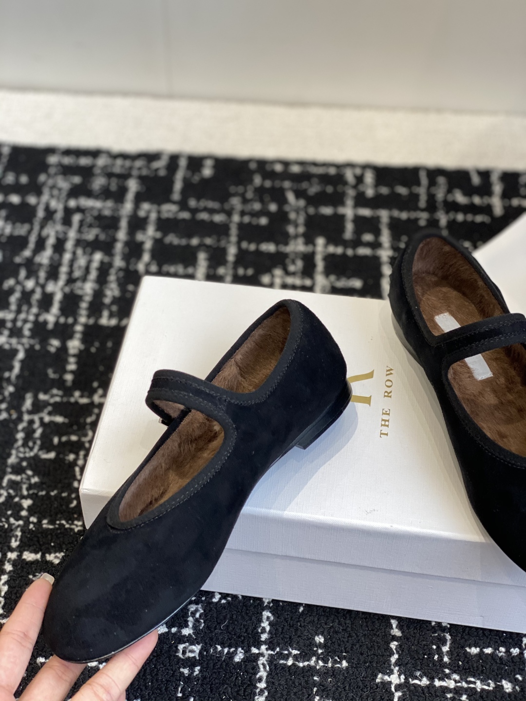 代购级therow 2025 秋冬新品极简圆头 芭蕾舞 单鞋The Row新一季的设计延续极简主义新款 
