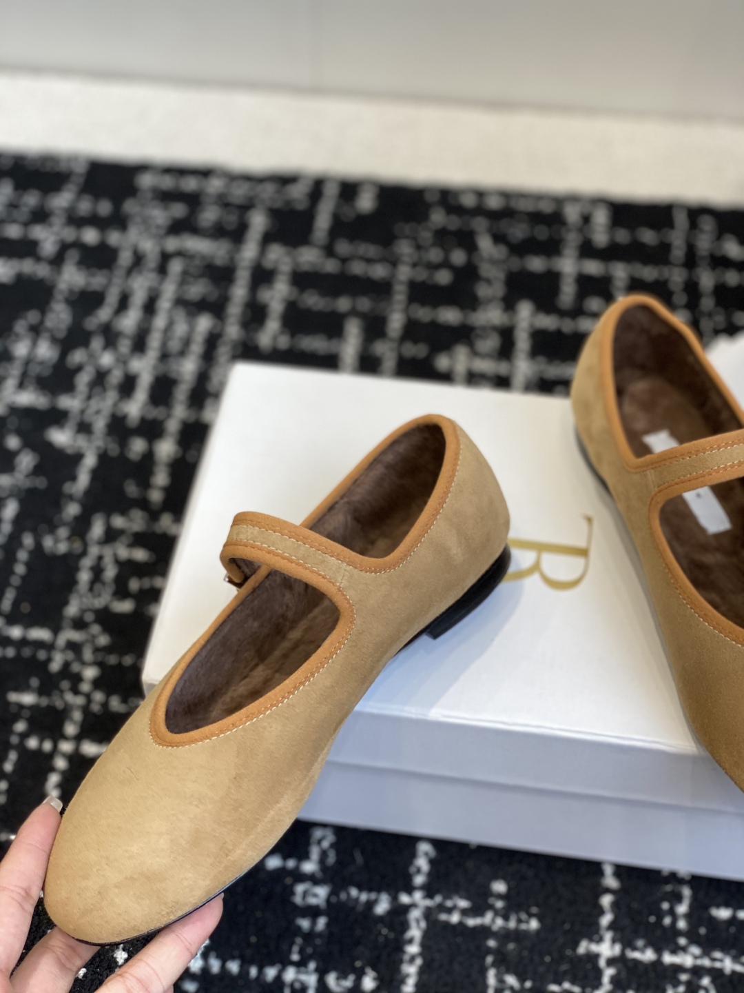 代购级therow 2025 秋冬新品极简圆头 芭蕾舞 单鞋The Row新一季的设计延续极简主义新款 