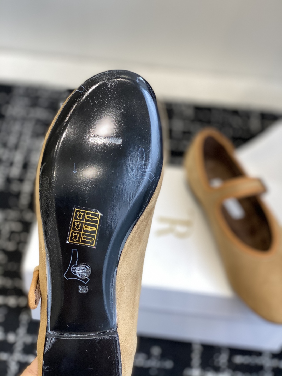 代购级therow 2025 秋冬新品极简圆头 芭蕾舞 单鞋The Row新一季的设计延续极简主义新款 