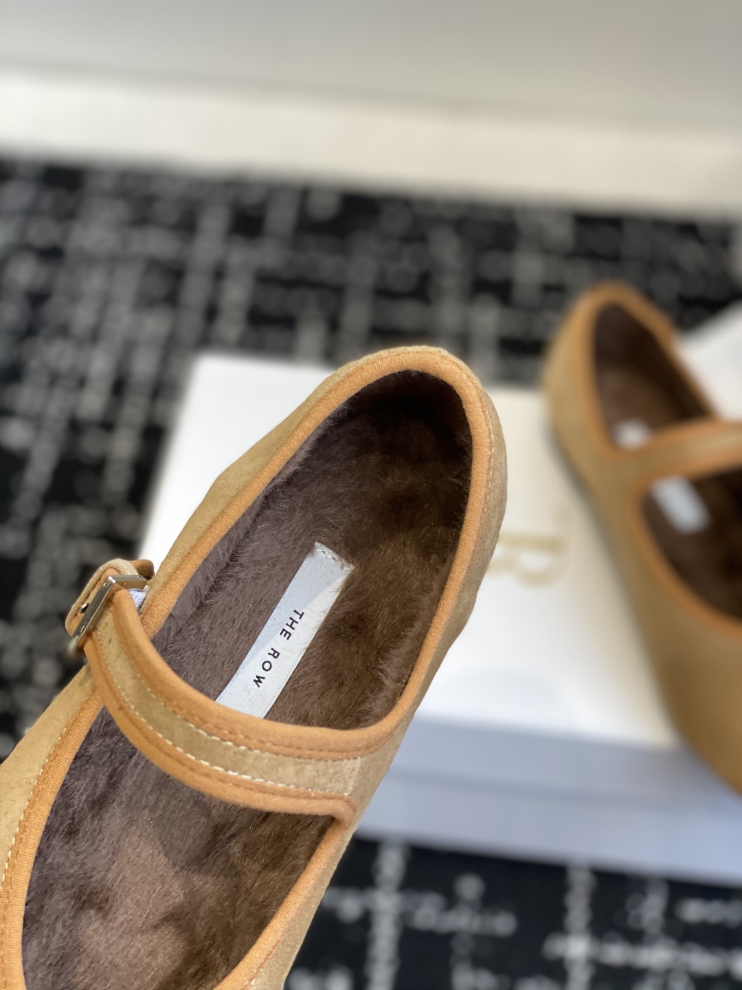 代购级therow 2025 秋冬新品极简圆头 芭蕾舞 单鞋The Row新一季的设计延续极简主义新款 