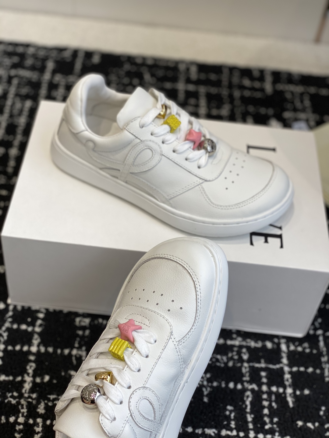 代购级LOEWE 罗意威 25ss秋冬 情侣款 新款Jambo板鞋绑带复古英伦风小白鞋休闲鞋 市场高品质