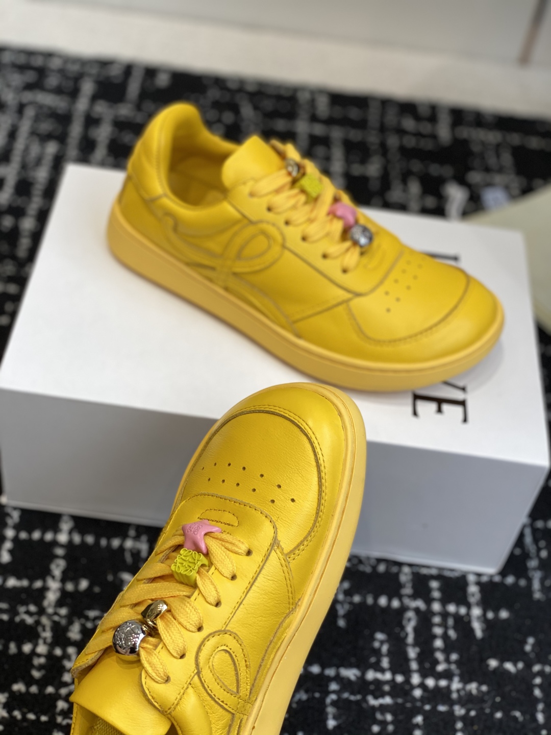 代购级LOEWE 罗意威 25ss秋冬 情侣款 新款Jambo板鞋绑带复古英伦风小白鞋休闲鞋 市场高品质