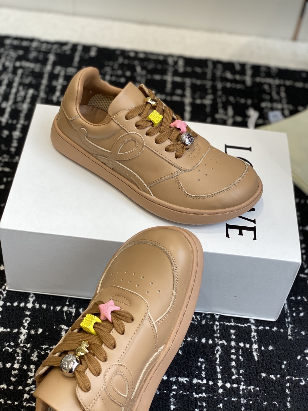 代购级LOEWE 罗意威 25ss秋冬 情侣款 新款Jambo板鞋绑带复古英伦风小白鞋休闲鞋 市场高品质
