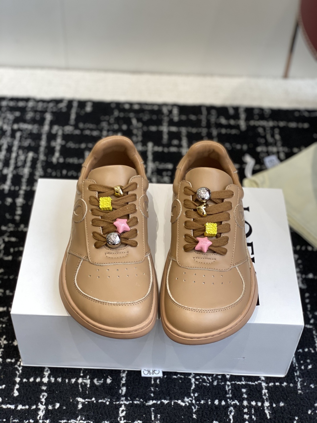 代购级LOEWE 罗意威 25ss秋冬 情侣款 新款Jambo板鞋绑带复古英伦风小白鞋休闲鞋 市场高品质