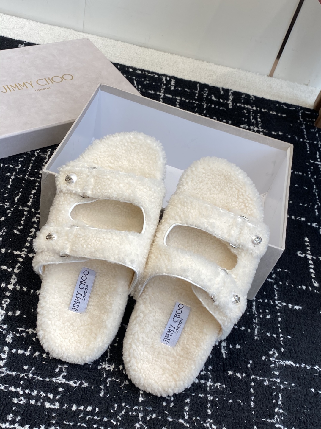 代购级Jimmy Choo 25ss 𝐧𝐞𝐰秋冬新品 一脚蹬羊毛拖鞋这一季 又让我重新爱了它一次！ 这季