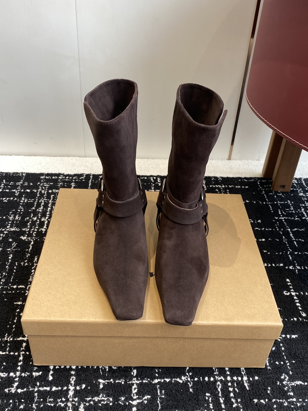 NO:544139,Purchase grade Korean shop wear 25ss small square toe short boots, high mercerized calf suede upper, calf leather, water dyed cowhide inside, Italian leather outsole, leather bag heel height 3cm Size35-40 (40 custom made without return), boots, boots, cowhide, chamois leather, Leather soles19860909代购级 韩国 shop weare 25ss 小方头短靴 鞋面高丝光小牛麂皮 小牛皮,内里水染牛皮,意大利真皮大底,真皮包鞋跟 跟高3cm Size35-40（40订做不退换）,靴子,boots,cowhide,chamois leather,Leather soles,Women's Shoes