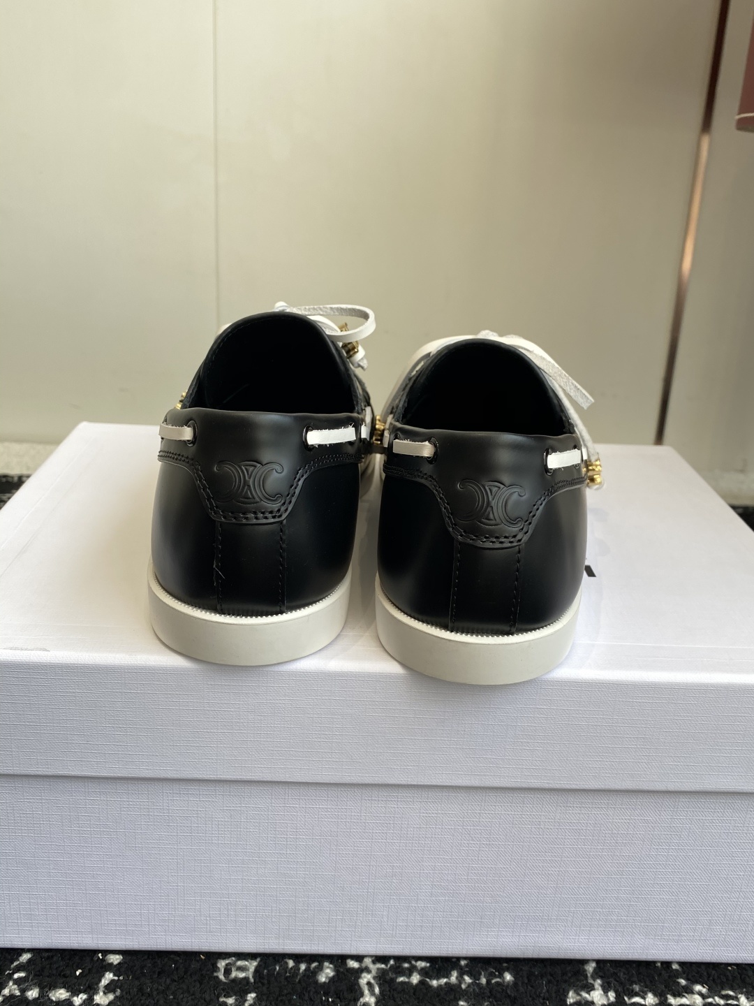 代购级Celine 25ss 新款 一脚蹬乐福鞋今年必须要入手一双celine乐福鞋 ,复古风经典款 超