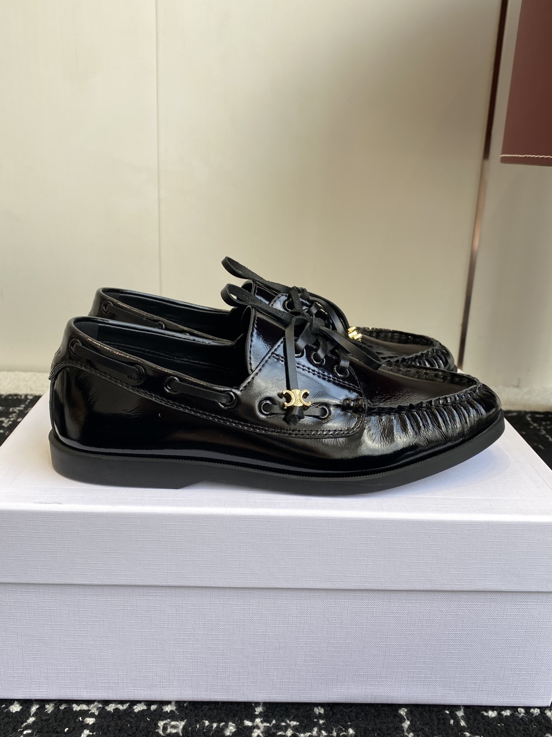 代购级Celine 25ss 新款 一脚蹬乐福鞋今年必须要入手一双celine乐福鞋 ,复古风经典款 超