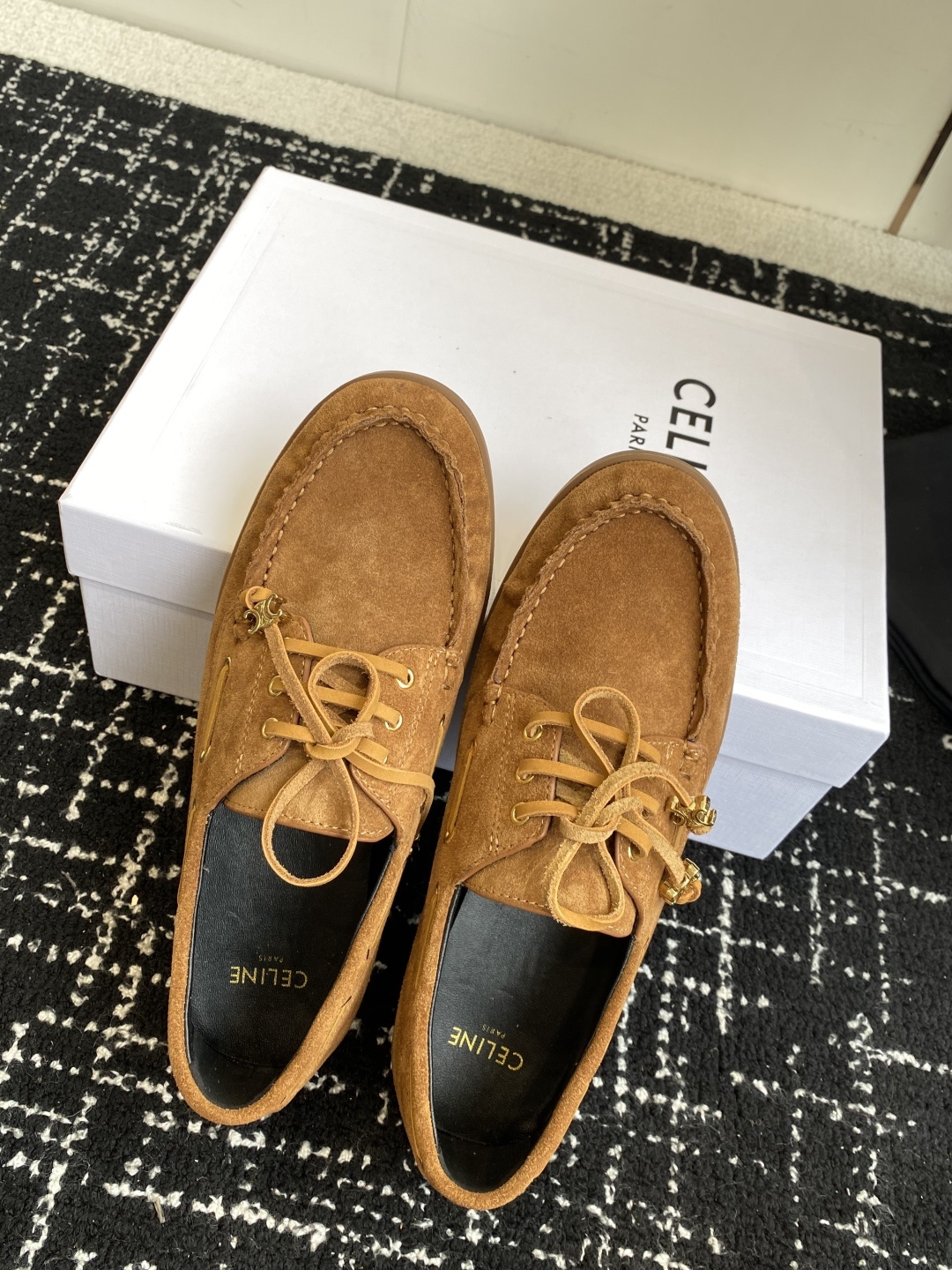 代购级Celine 25ss 新款 一脚蹬乐福鞋今年必须要入手一双celine乐福鞋 ,复古风经典款 超