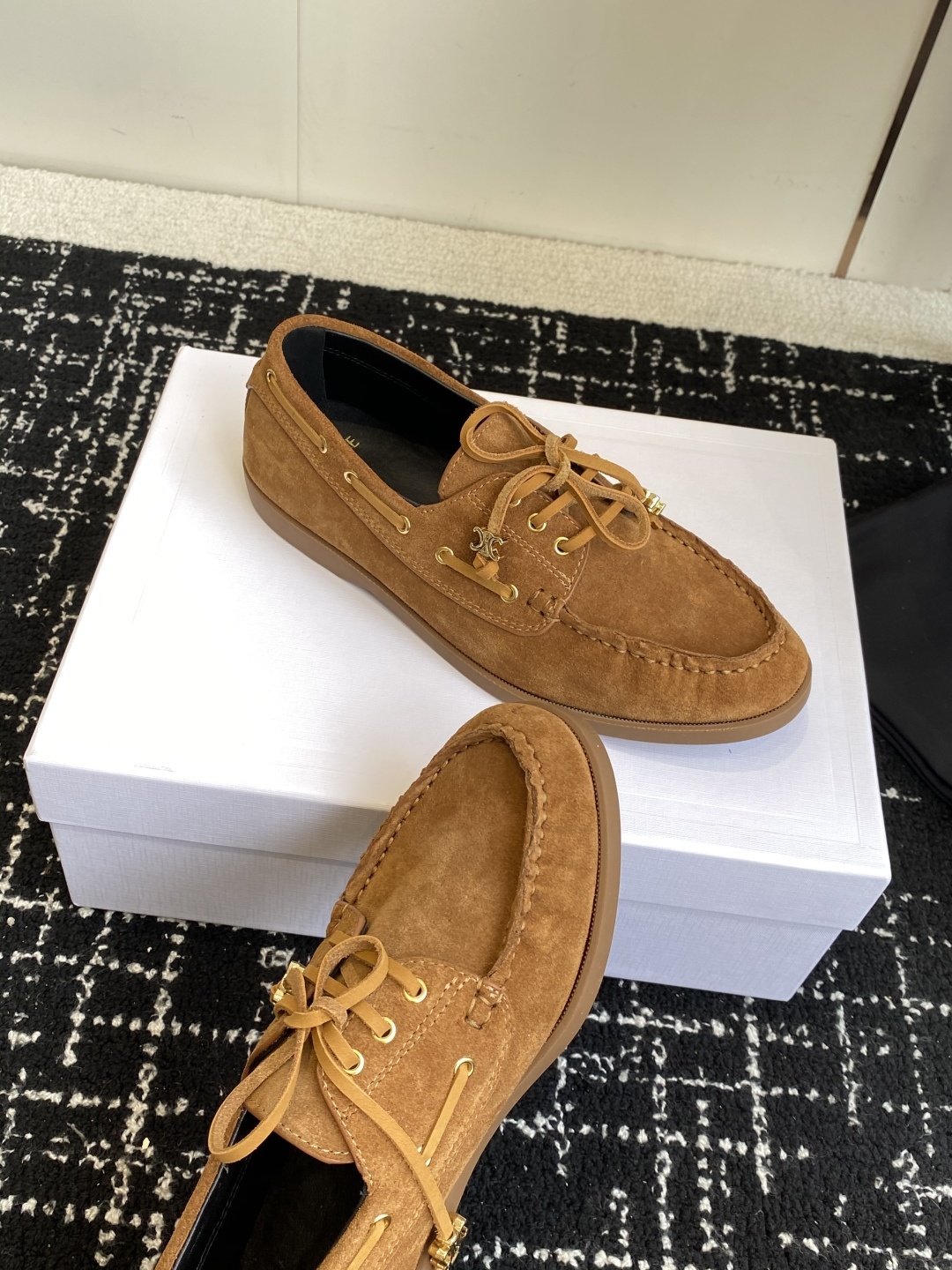 代购级Celine 25ss 新款 一脚蹬乐福鞋今年必须要入手一双celine乐福鞋 ,复古风经典款 超