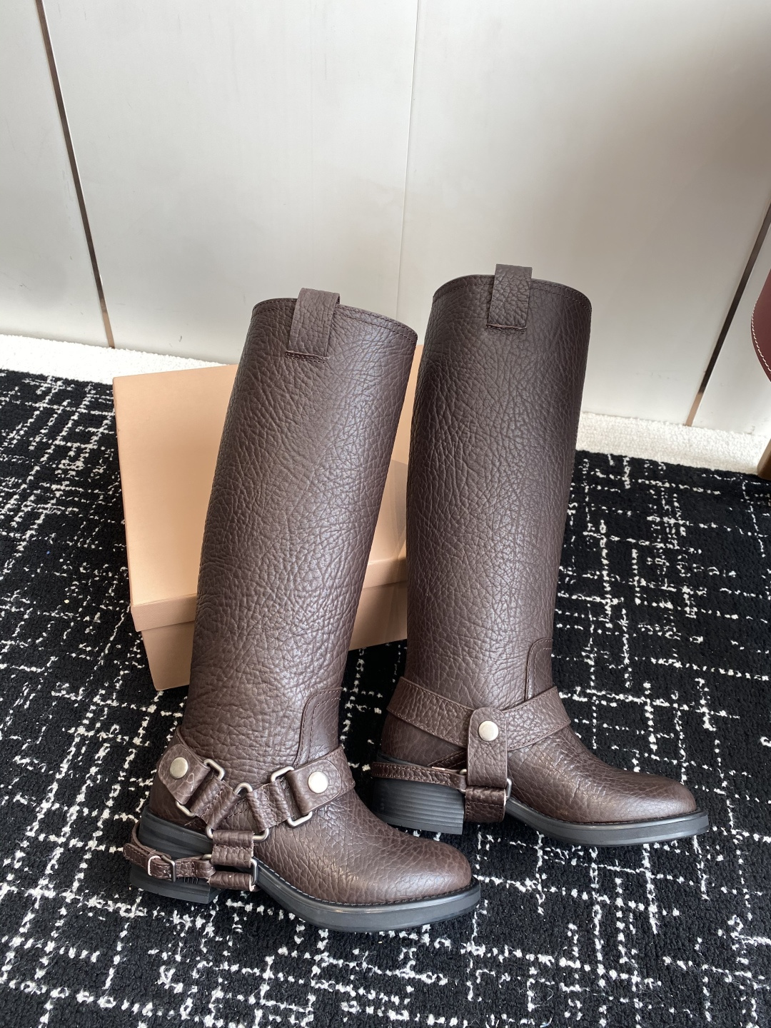 miu miu fw25 new arrival～ 缪缪 25ss 秋冬新款厚底 短靴 骑士靴简约鞋面点