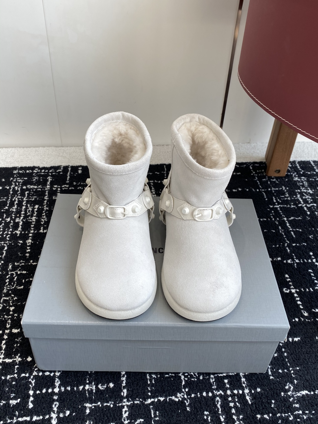 NO:544112,Purchase grade BALENCIAGA Ski Series Latest Snow Boots Authentic RMB Purchase and Development Perfect Replica Designer launches exploring the concept of originality and appropriation in the fashion industry, paying tribute to inheritance and classics with the new series, breaking the conventional design with the abstract of the iconic Balenciaga, collides with humorous and harmonious new ideas, one-to-one original method, all fabrics are customized, double-layer upper one-layer inside and outside, exclusive mold open sole Size35-40 (40 custom made without return or exchange), snow boots, balenciaga, balenciaga, boots19860909代购级 BALENCIAGA巴黎世家滑雪系列 最新款 雪地靴 正品RMB购入开发 完美复刻 设计师推出探索时尚界对于原创与挪用的概念、以全新系列致敬传承与经典,以标志性Balenciaga抽象打破常规设计 碰撞出诙谐又和谐的新创意、原版一比一做法、面料全部定制 双层鞋面里外一层 独家开模大底 Size35-40（40订做不退换）,雪地靴,balenciaga,balenciaga,boots,Women's Shoes