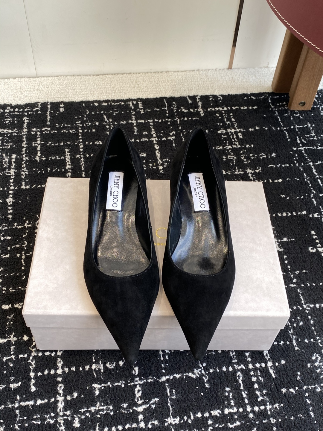 NO:544114,Purchase grade Jimmy Choo Inlay the round and luster on the toe to reflect the charm of your outfit and shine every moment! It is shiny and charming, and easily touching Jimmy Choo 2025 autumn series, slim and colorful, brightening, and brightening the daily style Fabric suede sheepskin Inner sheepskin Outsole genuine leather outsole Heel height 3.5cm Size35-39 (40 41 42 Custom made no return or exchange)., High heels, jimmy choo, high heels, sheepskin, chamois leather, Leather soles19860909代购级 Jimmy Choo 将圆润光泽镶嵌于足尖 为你的穿搭映亮魅力,璀璨每刻! 莹润动人,轻易动心Jimmy Choo 2025秋款系列 纤彩绽放,映亮每日风采 面料麂皮 羊皮 内料羊皮 大底真皮大底 跟高3.5cm Size35－39（ 40 41 42定做不退不换）.,高跟鞋单鞋,jimmy choo,high heels,sheepskin,chamois leather,Leather soles,Women's Shoes