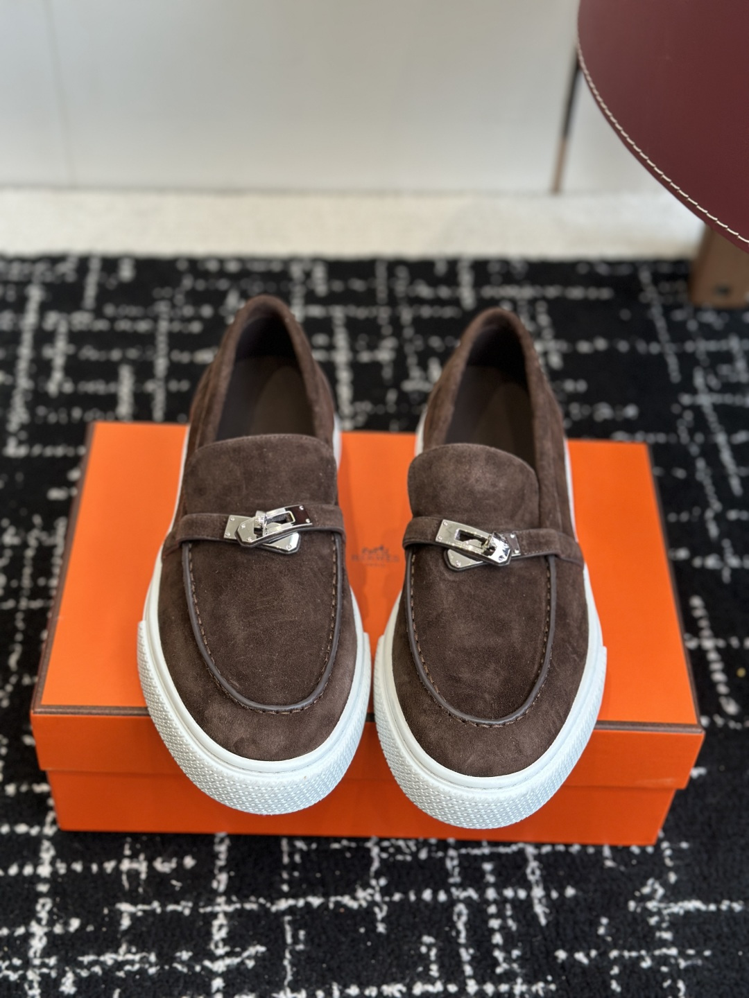 NO:682842,Purchasing-level couple model Hermes Hermès classic H couple model Loafers, durable, casual, simple style, lace-free casual sports shoes, comfortable, casual, versatile Fabric: Customized imported suede Lining: Sheepskin lining Outsole: Original molded outsole Size Female 35-41 (40 41 customized, non-returnable) Male 39-46 (45  46 (customized, non-refundable), loafers, hermes, hermes, loafers, sneakers, sheepskin, chamois leather19860909代购级情侣款 Hermes 爱马仕经典H 情侣款 乐福鞋 经久不衰 休闲 简约风格免系带休闲运动鞋 舒适 休闲 百搭 面料: 定制进口麂皮 内里: 羊皮内里 大底: 原版开模大底 Size女35-41（40 41订做不退换） 男39-46（45 46订做不退换）,乐福鞋,hermes,hermes,loafers,sneakers,sheepskin,chamois leather,Women's Shoes