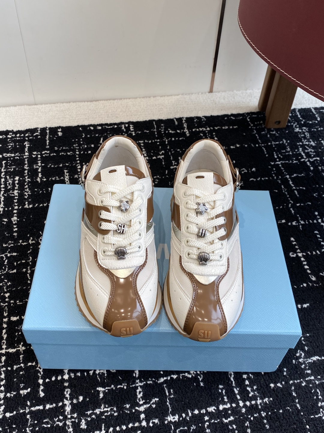 NO:544092,Purchase grade SUGARSU crispy latest popular Forrest Gump casual sneakers Classic design Integrates the culture of German training shoes The new national trend inherits many popular elements of the brand and is bound to be very popular - sail Details also ensure that they are safe and not easily displaced Fabric imported suede inner sheepskin Sole original molded rubber combination sole Size: 35-39 (40 customization without return and exchange), casual shoes/sports shoes, sneakers, sheepskin, chamois leather19860909代购级 SUGARSU酥屡 最新火爆款 阿甘休闲运动鞋 经典的设计 融入德训鞋文化 国潮新作继承了诸多品牌制胜的流行元素,势必大热—帆 细节还确保穿着稳妥不易移位 面料进口麂皮 内里羊皮 鞋底原版开模橡胶组合底 Size:35-39(40定制不退换）,休闲鞋/运动鞋,sneakers,sheepskin,chamois leather,Women's Shoes