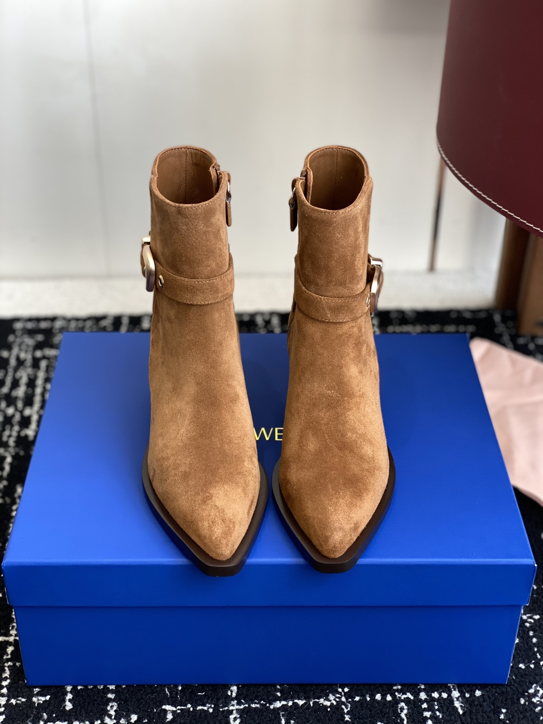 NO:544088,Purchasing grade suede Calfskin stuartweitzman fw 25ss new arrival~Yang Zi's same style pointed toe short boots sw new thick-soled Martin boots versatile and practical, salty and sweet single product cool Select imported calfskin/fetal cow velvet material Original bottom Size#35-40 (40 custom made no return), boots, stuart weitzman, boots, cowhide19860909代购级绒面 小牛皮 stuartweitzman fw 25ss new arrival～杨紫大姐姐同款 尖头 短靴 sw新款厚底马丁靴百搭实穿,可盐可甜的单品酷酷的 甄选进口小牛皮/胎牛绒材质 原版底 Size#35-40（40 订做不退换）,靴子,stuart weitzman,boots,cowhide,Women's Shoes