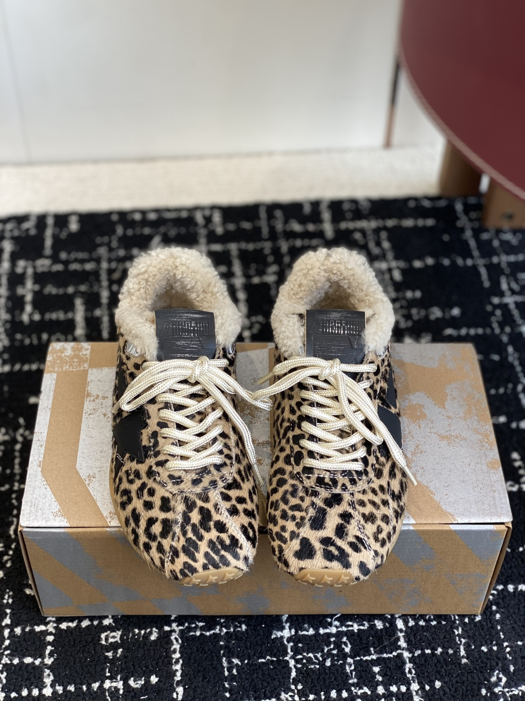 NO:544103,Purchase level GGDB Golden Goos 25ss small dirty shoes, German training shoes ggdb classic couples small dirty shoes, to the point of being popular, white shoes, and various small dirty shoes!  Celebrity private server demonstration × It’s so versatile!  No need to worry about washing shoes anymore!  The original custom cowhide (the essence of the old) inner wool + cowhide foot pad, original mold opening 3.5cm latex insole, irregular hand-polished upper, even the soles are polished and worn Size# women's 35-40 (40 custom made without return or exchange), casual shoes/sports shoes, sneakers, cowhide19860909代购级 GGDB Golden Goos 25ss 小脏鞋 德训鞋 ggdb经典情侣款小脏鞋 火红程度上怼小白鞋,下踩各类小脏鞋！ 明星私服上脚示范 ×就是这么百搭 ！再也不用担心洗鞋的问题啦！ 鞋面原版定制牛皮（做旧精髓所在）内里羊毛 +牛皮垫脚,原版开模3.5cm内乳胶鞋垫 不规则手工打磨做破鞋面,就连鞋底也是打磨做旧的 Size#女35-40（40订做不退换）,休闲鞋/运动鞋,sneakers,cowhide,Women's Shoes