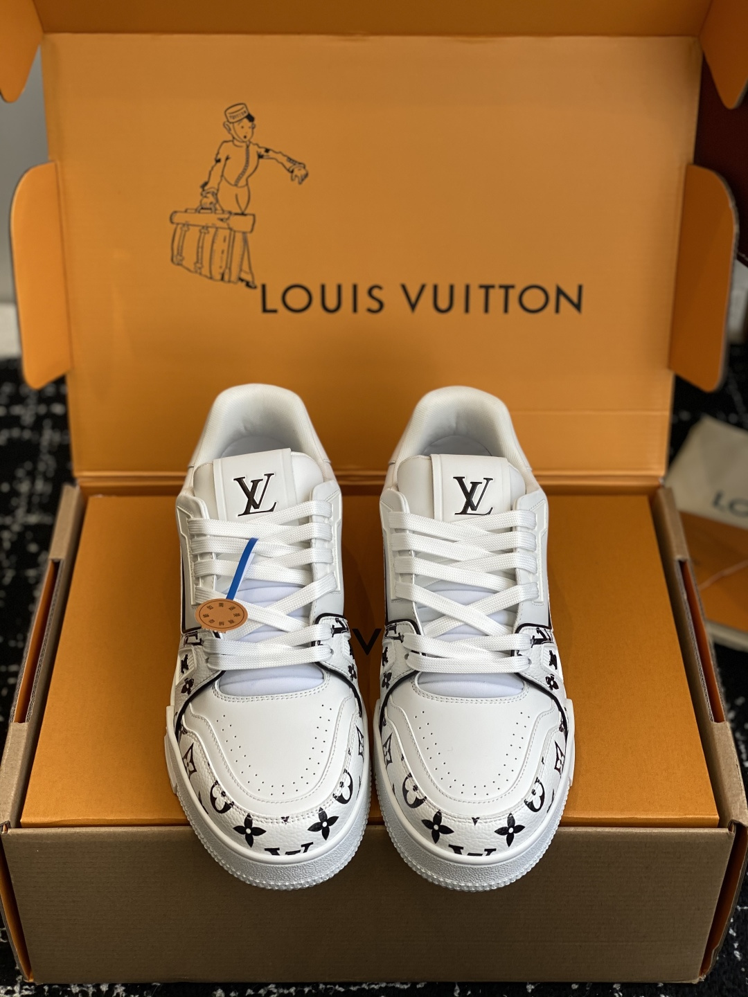 NO:544067,Purchase level (official website synchronous box packaging) Louis Vuitton 25ss is a hit product from Donkey!  Trainer shoes, something that everyone must buy, and you will never regret it!  Super versatile and high-end!  All kinds of clothes are easy to match. The most important thing is super attractive. The top OEM factory process is super strict!  The materials are all top cowhide custom-made overseas, and the texture of the leather is the original feeling. It is super high-end, especially the patterns that come out when the shoes are bent, which is completely zp-like!  The outsole is also customized by our private model, exclusive control, the entire font and concave and concave feeling are difficult to distinguish between true and false. Size#Women 35-41 #Male 38-47 (Female 40 41 Male 45 46 47 Customized, no return or exchange), casual shoes/sports shoes, louis vuitton, louis vuitton, louis vuitton, sneakers, cowhide19860909代购级（官网同步盒包装） Louis Vuitton 25ss 驴家的爆款！trainer板鞋,每个人都必须入的款,绝不后悔！ 超级百搭高级！什么衣服都好搭.最主要是超耐看的. 顶级代工厂制程超严格！材料都是海外定制的顶级牛皮,皮纹质感都是原版的感觉 超高级,特别是鞋子折弯的时候出来的纹路,完完全全就是zp的感觉！ 大底也是我们私模定制的,独家把控,整个字体和凹凸感,真假难辨. Size#女35-41 #男38-47（女40 41 男45 46 47定做不退换）,休闲鞋/运动鞋,louis vuitton,louis vuitton,louis vuitton,sneakers,cowhide,Women's Shoes