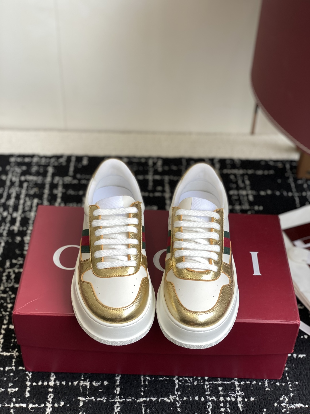 NO:544084,Purchase grade Gucci 25ss New autumn and winter colors with overseas purchasing aviation packaging GG couples' thick sole shoes... biscuit shoes... white shoes... sports shoes... flat shoes... catwalk style Celebrities Internet celebrities Xiaohongshu and other must plant grass and call Original custom cowhide fabric (classic old-fashioned cloth, perforated, embossed craftsmanship) The original sole has a large Gucci logo, and a GG logo on the heel, 5cm heightened thick sole, classic gucci webbing... Size#women 34-40 #men 38-46 (women 40, men 45, men 46 custom-made, non-return and exchange), casual shoes/sports, gucci, sneakers, cowhide19860909代购级 Gucci 25ss 秋冬新色 配海外代购航空包装 GG情侣款厚底鞋…饼干鞋…小白鞋…运动鞋…平板鞋… 走秀款 明星 网红 小红书等必定种草打call 原版定制牛皮面料(经典老花布,穿孔,压纹工艺) 原版底有大Gucci Logo,后跟还有个GG Logo,5cm增高厚底,经典gucci织带…… Size#女34-40 #男38-46（女40 男45 46订做不退换）,休闲鞋/运动鞋,gucci,sneakers,cowhide,Women's Shoes