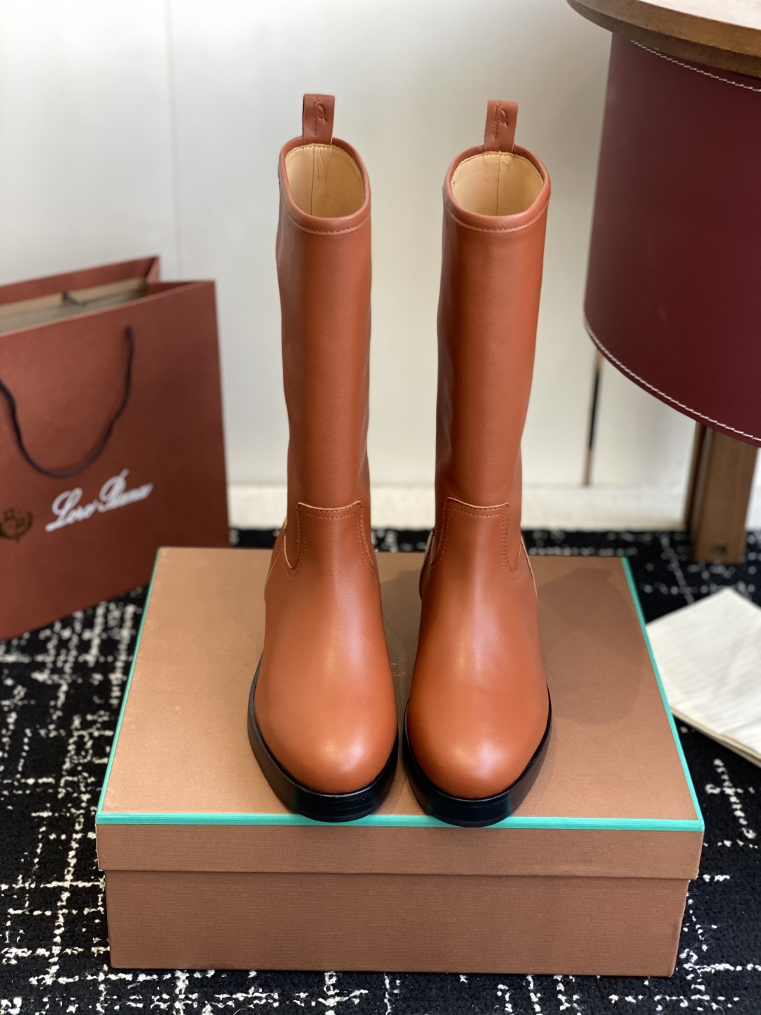 NO:544054,Purchase grade BRUNELLO CUCINELLI top-class original single classic spring BC cowhide high tube thick sole knight boots long boots Purchase ZP comparison custom Brunello Cucinelli is the world's top luxury brand from Italy. It is known as the low-key luxury of cashmere and 'real luxury in the clothing industry'. The comfortable and exquisite design creates the style of this calf leather boot. The toe is a shiny bead inlaid, which incorporates the soft charm of the boot with unexpected light. The mixed wool knitted fabric, high boots, micro-porous material soles and outsole design on the sides make the boots fit and comfortable on the feet and walk flexibly and freely. My real factory developed and shipped, and you get what you pay for. All real materials and never cut corners.  Shoe lasts, leather fabrics, chain accessories, heel soles, packaging boxes, all custom-made for the new version of mold opening ~ It is absolutely impossible to choose this in the new year. Upper material imported calfskin inner lining cowhide inner lining foot pads, inner lining code font consistent ZP Sole original mold opening rubber sole Size35-41 (40 41 can be customized without return or replacement), boots, brunello cucinelli, boots, cowhide19860909代购级 BRUNELLO CUCINELLI顶级原单经典春季BC牛皮高筒 厚底 骑士靴 长靴 购入ZP对比定制 Brunello Cucinelli是来自意大利的世界顶级奢侈品牌,被誉为低调奢华的“山羊绒之王”和“服装界真正的奢侈品” 舒适、精巧的设计营造出这款小牛皮长筒靴的风格.鞋头一道闪亮镶珠嵌饰,以意想不到的亮光为靴子融入柔美风韵.侧面的混合羊毛针织物、高靴筒、微孔材料鞋底和鞋外底设计,让靴子上脚贴合舒适,行走灵活自如 我家真正原厂开发出货,真正一分钱一分货,全部真材实料,绝不偷工减料 鞋楦、皮料面料、链条辅料、鞋跟鞋底、包装盒子,全部对新版开模定制~新的一年选择这款绝对不会错 鞋面材质进口小牛皮 内里牛皮内里垫脚、内里标码字体一致ZP 底原版开模橡胶底 Size35-41（40 41可定制不退不换）,靴子,brunello cucinelli,boots,cowhide,Women's Shoes