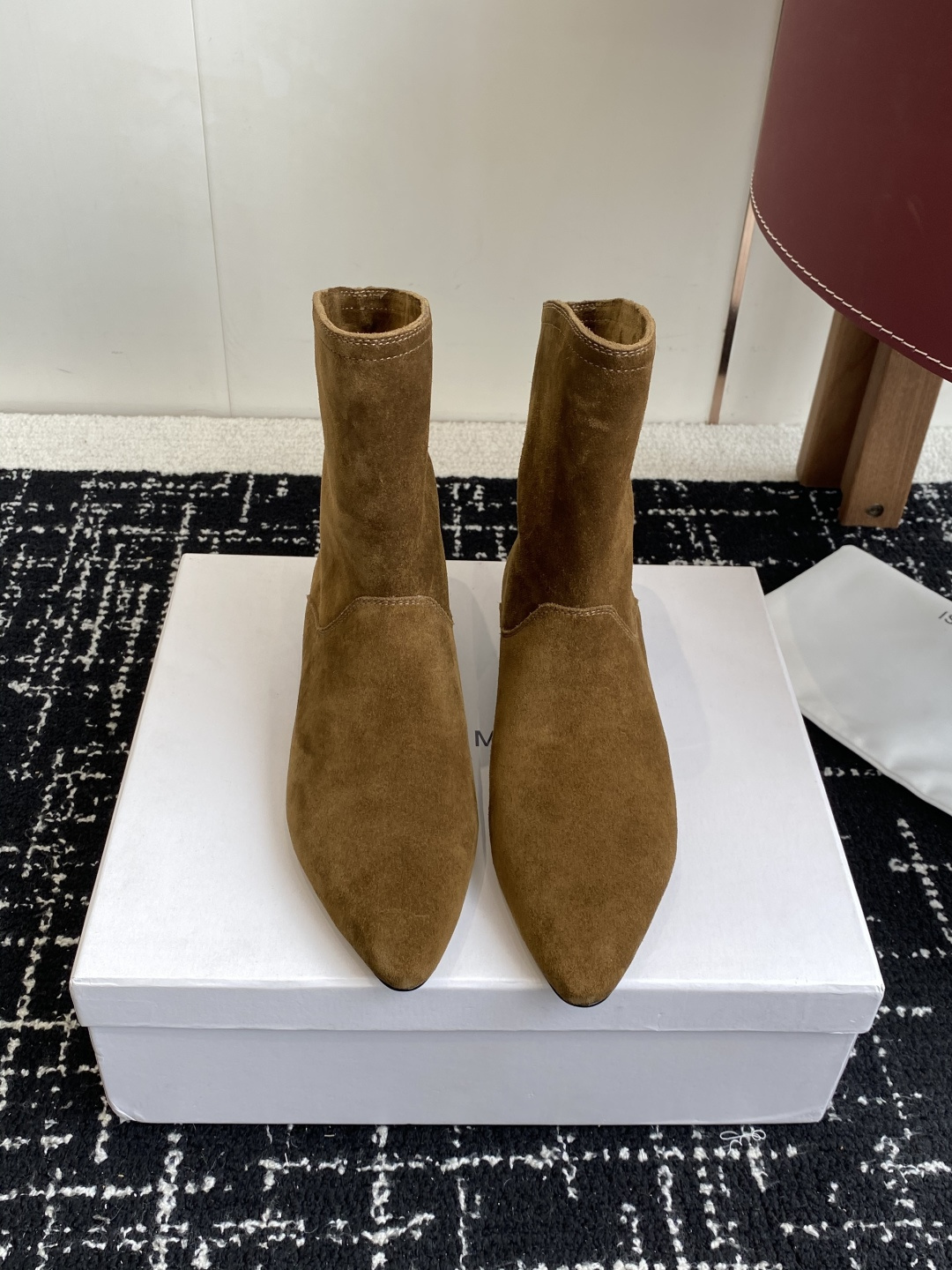 NO:544042,Purchasing grade Isabel Marant Isabel 25ss Girly feeling Knight boots that are tempting at a glance One-legged black isabel marant Super toned one-legged boots The original fabric is consistent with cow reverse fur Benchmark version Inner lambskin Size#35-41 (40 41 Custom made no return), boots, boots, sheepskin19860909代购级 Isabel Marant 伊莎贝尔 25ss 少女感 一眼就心动 的骑士靴 一脚蹬黑色 isabel marant 超级有调性的一款一脚蹬靴子 面料原版一致 采用牛反毛皮 对标对版 内里小羊皮 Size#35-41（40 41 订做不退换）,靴子,boots,sheepskin,Women's Shoes