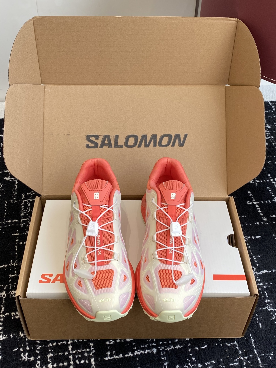 NO:559455,Purchasing agent level Salomon 25 new product, SALOMON XT-WHISPER outdoor hiking series. Ultra-light and super comfortable, the color is also very high-end, and the appearance is online. It is ok for daily work commuting, running and fitness, and outdoor hiking. Color matching design, elegant shoe shape, showing female fashion and elegance. Breathable mesh surface, wearing in summer will not feel stuffy at all. Tpu rubber composite outsole, wear-resistant and non-slip. Size35-40 (customized in 40, non-refundable), casual shoes/sports shoes, sneakers19860909代购级 萨洛蒙25新品,SALOMON XT-WHISPER户外徒步系列 超轻超舒服,配色也很高级,颜值在线 日常上班通勤,跑步健身,户外徒步都很ok 拼色设计,鞋型秀气,尽显女性时尚优雅 透气网面,夏天穿一点也不会闷脚 Tpu橡胶复合大底,耐磨防滑 Size35-40（40订做不退换）,休闲鞋/运动鞋,sneakers,Women's Shoes