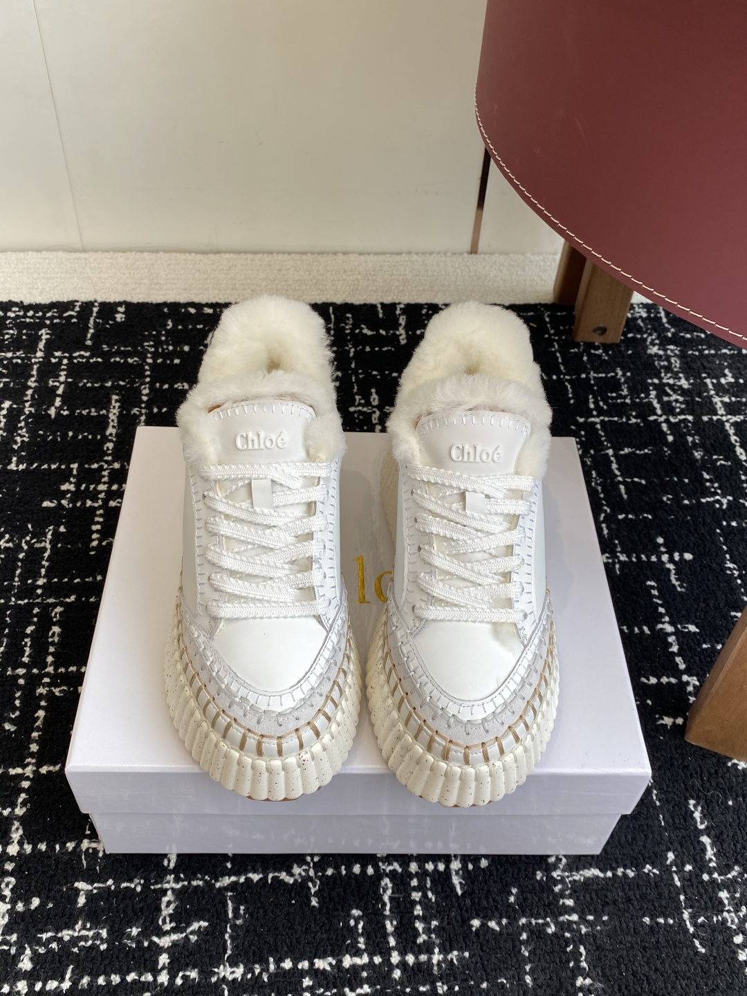 NO:682818,Purchasing agent Jimmy Choo 25ss latest casual shoes, the main series of the counter!  Purchasing agent level!  The fabrics are made of original uniform suede and imported cowhide, combined with the craftsmanship of JC elements, a unique series combination!  Super comfortable on the feet!  The inner lining is top-quality wool, and the outsole is the original molded TPU outsole. Size 35-40 (40 is custom-made and cannot be returned or exchanged), casual shoes/sports shoes, jimmy choo, sneakers, cowhide, chamois leather19860909代购级 Jimmy Choo 25ss 最新休闲鞋,专柜主打系列！代购级别！ 面料选用原版一致麂皮 进口牛皮 搭配jc元素的工艺,绝绝子的系列组合！上脚超级舒适！内里顶级羊毛 大底是原版开模TPU大底 Size35-40（40订做不退换）,休闲鞋/运动鞋毛毛鞋,jimmy choo,sneakers,cowhide,chamois leather,Women's Shoes