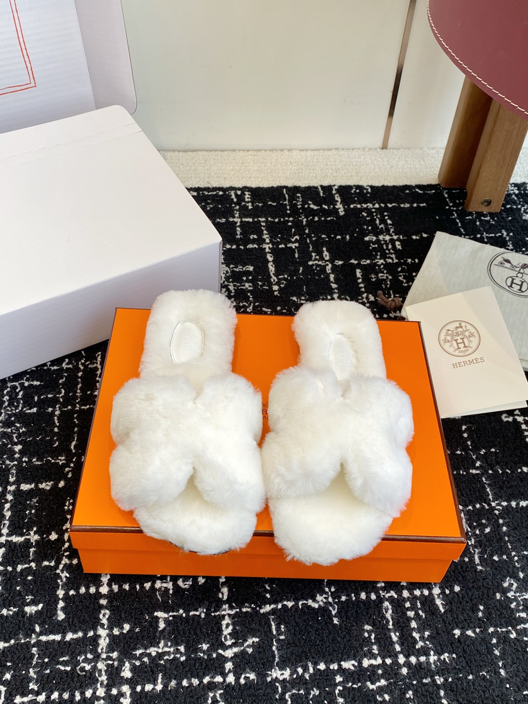 NO:564457,Dongguan purchasing agent grade (official website synchronization box packaging) Hermes 25ss Teddy fur slippers, the main recommendation of major Internet cafes, top quality, fluffy, soft and comfortable lamb wool/wool leather outsole Size#35-41 (40 41 custom-made, non-returnable), fur shoes and slippers, hermes, hermes, slippers, Leather soles19860909东莞代购级（官网同步盒包装） 爱马仕Hermes 25ss 泰迪毛拖,各大网咖主推款,顶级品质 蓬松柔软舒适羊羔毛/羊毛 真皮大底 Size#35-41（40 41 订做不退换）,毛毛鞋拖鞋,hermes,hermes,slippers,Leather soles,Women's Shoes