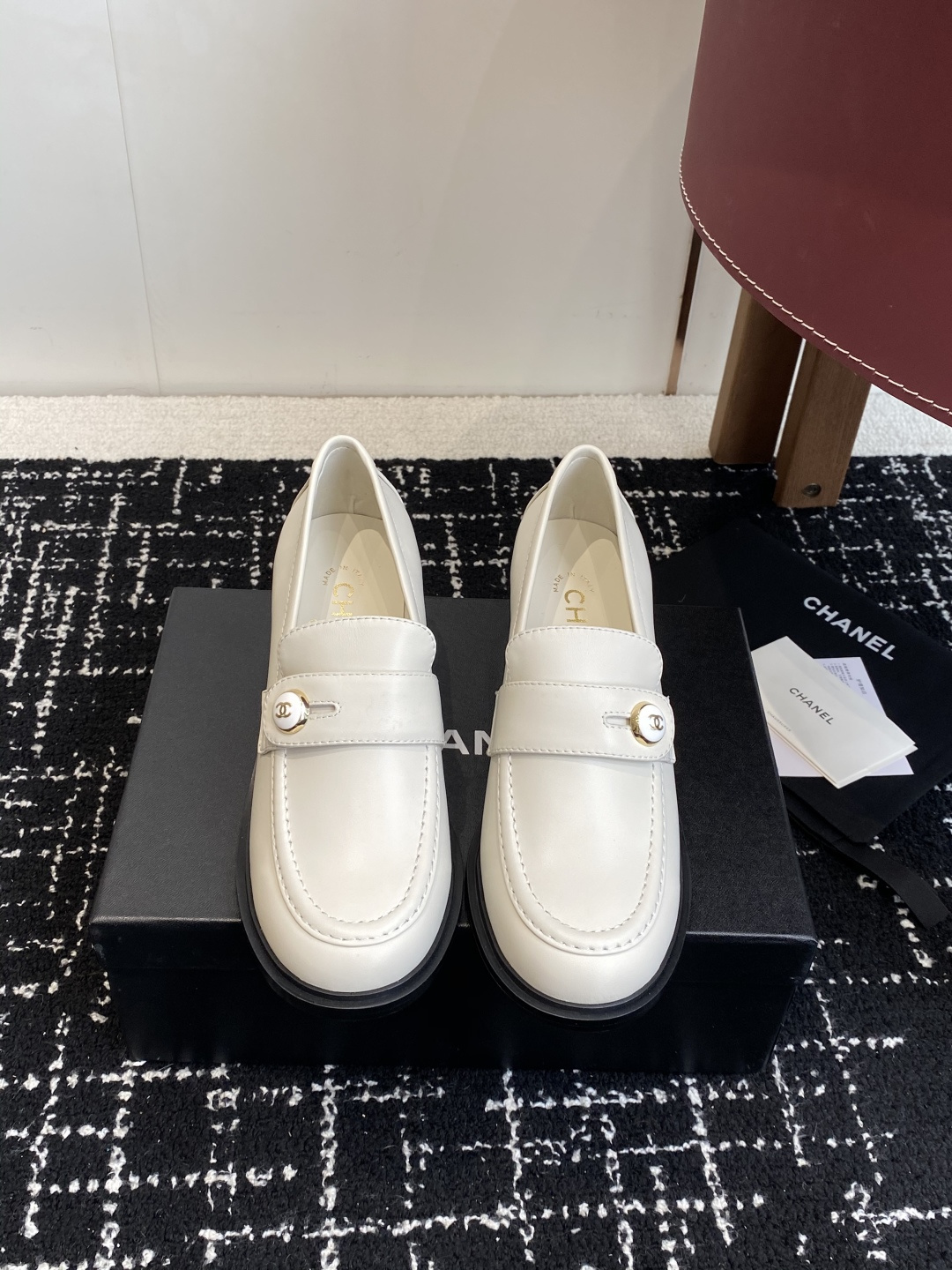 NO:682822,Purchasing agent Chanel 25ss Xiaoxiang's new Xiaoxiang loafers single shoes for autumn and winter, the must-have hot style of the Chanel family, the goddess series, with the elegant and ladylike temperament of the Chanel family, super attractive, irresistible, and heart-warming... Imported calfskin upper, imported open-edge beaded cowhide, original molded hardware logo, mixed sheepskin lining, outsole, Italian genuine leather outsole Size #35-41 (40 41  Customized (non-refundable), loafers, chanel, chanel, loafers, cowhide, sheepskin, Leather soles19860909代购级 Chanel 25ss 小香 新款 小香乐福鞋 单鞋秋冬 香家必备爆款 女神系列,拥有香家特色优雅名媛气质,超级耐看,让人无法抗拒,心动ing…… 鞋面进口小牛皮 进口开边珠牛皮 原版开模五金logo 内里混种羊皮 大底意大利真皮大底 Size#35-41（40 41 定做不退换）,乐福鞋,chanel,chanel,loafers,cowhide,sheepskin,Leather soles,Women's Shoes