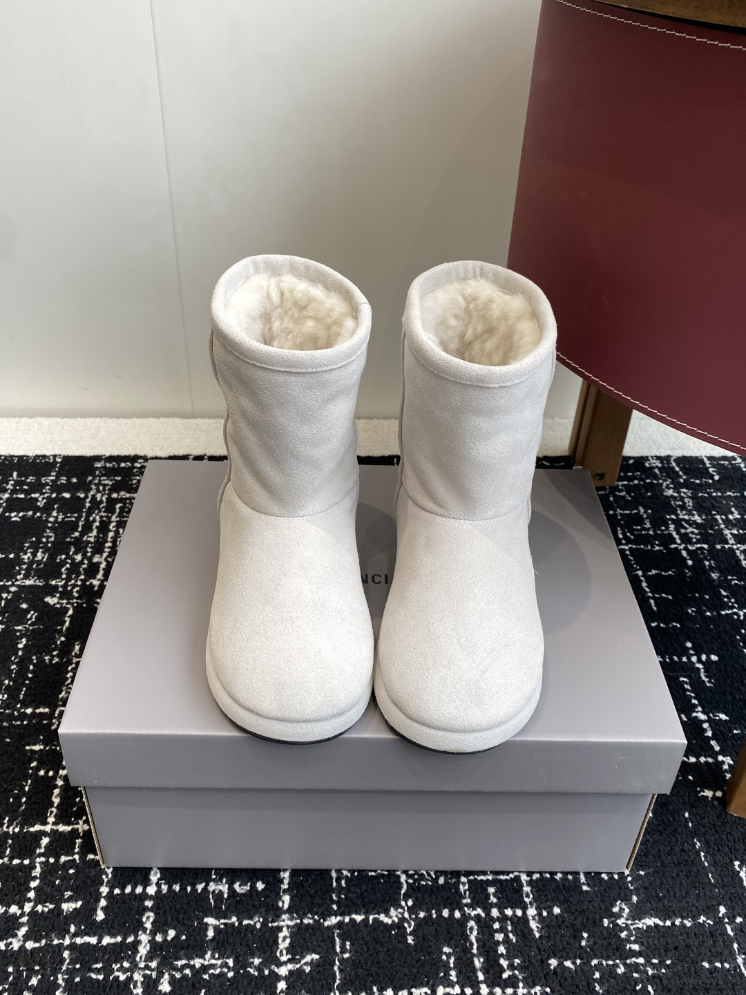 NO:682776,Purchasing agent BALENCIAGA Balenciaga ski series, the latest snow boots, genuine RMB purchase and development, perfect reproduction. The designer launches to explore the concept of originality and appropriation in the fashion industry, pay tribute to heritage and classics with a new series, break the conventional design with the iconic Balenciaga abstraction, collide with new ideas that are witty and harmonious, original one-to-one production method, all fabrics are customized, double-layer upper, one layer inside and one outside, exclusive molded outsole  Size35-40 (40 is custom-made and cannot be returned or exchanged), snow boots, balenciaga, balenciaga, boots19860909代购级 BALENCIAGA巴黎世家滑雪系列 最新款 雪地靴 正品RMB购入开发 完美复刻 设计师推出探索时尚界对于原创与挪用的概念、以全新系列致敬传承与经典,以标志性Balenciaga抽象打破常规设计 碰撞出诙谐又和谐的新创意、原版一比一做法、面料全部定制 双层鞋面里外一层 独家开模大底 Size35-40（40订做不退换）,雪地靴,balenciaga,balenciaga,boots,Women's Shoes