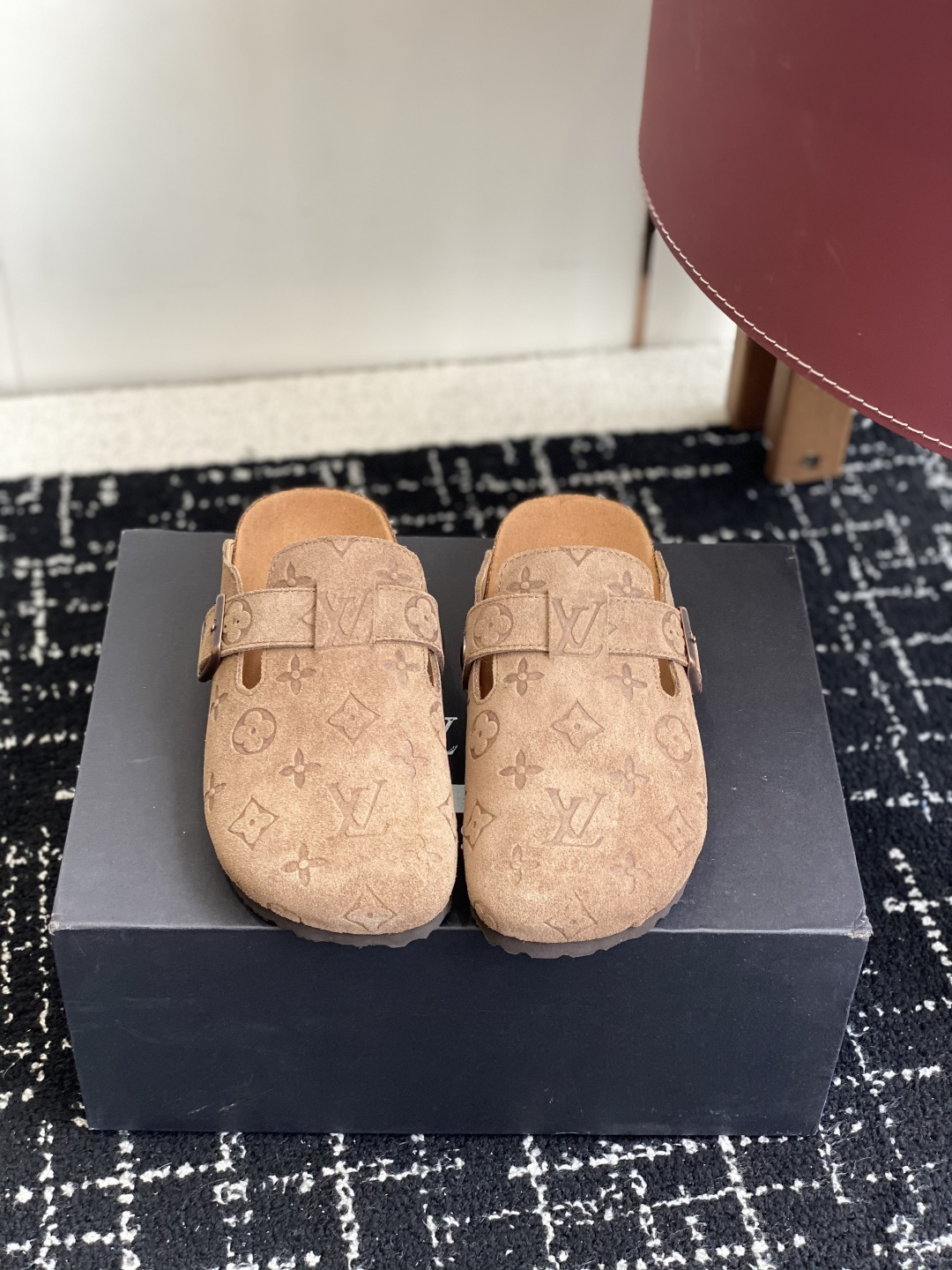 NO:682787,Purchasing agent level Birkenstock19860909代购级 Birkenstock x 联名Lv 情侣款 系列 这两个品牌刚出联名我就心动了 代购找很久才买到货,真的一鞋难求,真的超级好看,姐妹们给我冲 Size#35-45（女40 男45 定做不退换）,半拖,birkenstock,louis vuitton,Women's Shoes