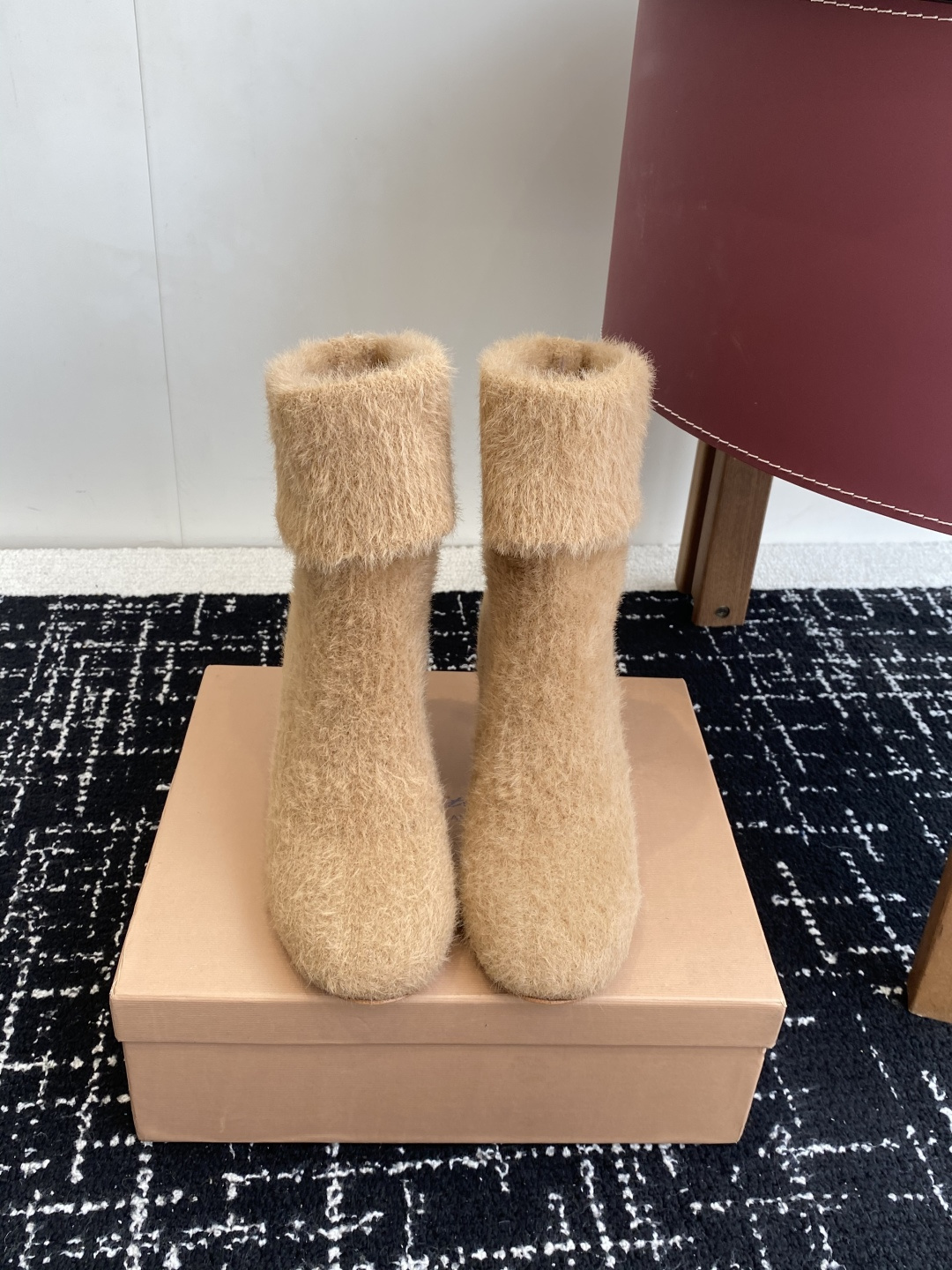 NO:682771,Purchasing-grade gianvito rossi 25 new autumn and winter catwalk short boots!  One of the most worth-buying boots this year!  There are so many Internet celebrities wearing it. This autumn and winter are really cool. The autumn and winter limited edition is very difficult to buy at the counter. It looks very hard, but it is actually very soft and easy to wear!  The feet feel great!  The boots are wide, no matter whether your legs are thick or thin, you can wear them with a loose feeling and make your legs look very straight!  !  Full of punk style!  Fabric: Original molded wool fabric Outsole: Italian genuine leather outsole Size#34-42 (34 40 41 42 customization is not returnable), boots, Leather soles19860909代购级 gianvito rossi 25 秋冬走秀新款短靴！ 今年最值得入手的靴子 没有之一！超多网红明星上脚 今年秋冬确实泰酷辣 秋冬限定款 专柜非常难买 看着很硬的样子 其实非常软巨好穿！脚感超赞！ 靴筒宽大 不管腿粗腿细 都能穿出宽松感而且非常显腿直！！朋克风十足！ 面料:原版开模 含羊毛布料 大底:意大利真皮大底  Size#34-42（34 40 41 42定制不退换）,靴子,boots,Leather soles,Women's Shoes