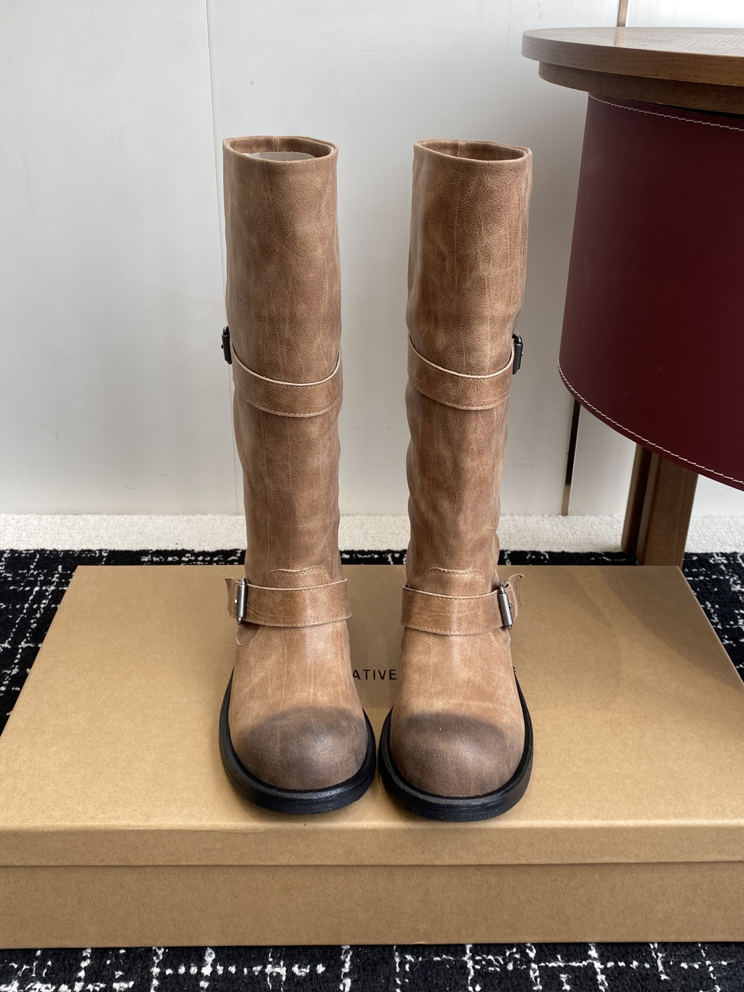 NO:592266,Purchasing agent level Negativethree Korean designer brand niche motorcycle boots knight boots 1:1 copy of the original version worn by all major internet celebrities in Korea A niche Korean brand The key is that this one hit me hard Fabric imported cowhide Leather lining Original molded outsole Size 35-40 (custom-made at 40, non-refundable), boots, boots, cowhide19860909代购级 Negativethree 韩国设计师品牌 小众 机车靴 骑士靴 原版1比1复制  韩国各大网红 明星都在穿的 一款小众韩国品牌 关键是这个狠狠的戳到了我 面料进口牛皮 牛皮内里 原版开模大底 Size35-40（40订做不退换）,靴子,boots,cowhide,Women's Shoes