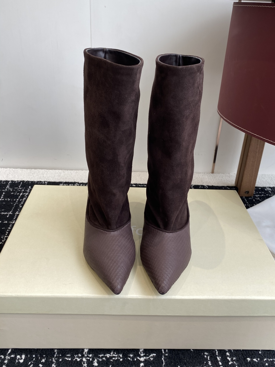 NO:592240,Purchasing agent Unfolio 25 new autumn and winter kitten heel pointed toe short boots are called the best looking short boots this year, without exaggeration, retro and versatile, lazy and simple. The upper is made of imported cowhide/cow suede, sheepskin lining, Italian imported genuine leather outsole Size 35-41 (40 41 customized non-refundable), boots, boots, cowhide, sheepskin, Leather soles19860909代购级 Unfolio 25秋冬新款 小猫跟 尖头短靴 称之为今年最好看的短靴,毫不过分,复古百搭,慵懒简约 鞋面采用进口牛皮/牛反绒,羊皮内里,意大利进口真皮大底 Size35-41（40 41订做不退换）,靴子,boots,cowhide,sheepskin,Leather soles,Women's Shoes