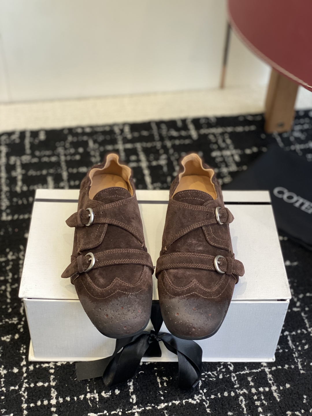 NO:592222,Purchasing-grade Cotemp new fashionable loafers. The most amazing hot, out-of-the-circle flowing fringed Mule shoes. They are so beautiful. They look very good and are fashionable. Must-have. Original custom-made imported cowhide. Sheepskin lining. Water-dyed cowhide for feet. Italian genuine leather injection molded outsole. Size#35-41 (40 41 custom-made and non-refundable). Leather shoes, loafers, cowhide, sheepskin.19860909代购级 Cotemp 新款时髦乐福鞋 最惊艳的火,出圈的流穗穆勒单鞋 实在太美了 好看到破防,时髦精必备 原版订制进口牛皮 内里羊皮 垫脚水染牛皮 意大利真皮注塑大底 Size#35-41（40 41定做不退换）,皮鞋,loafers,cowhide,sheepskin,Women's Shoes