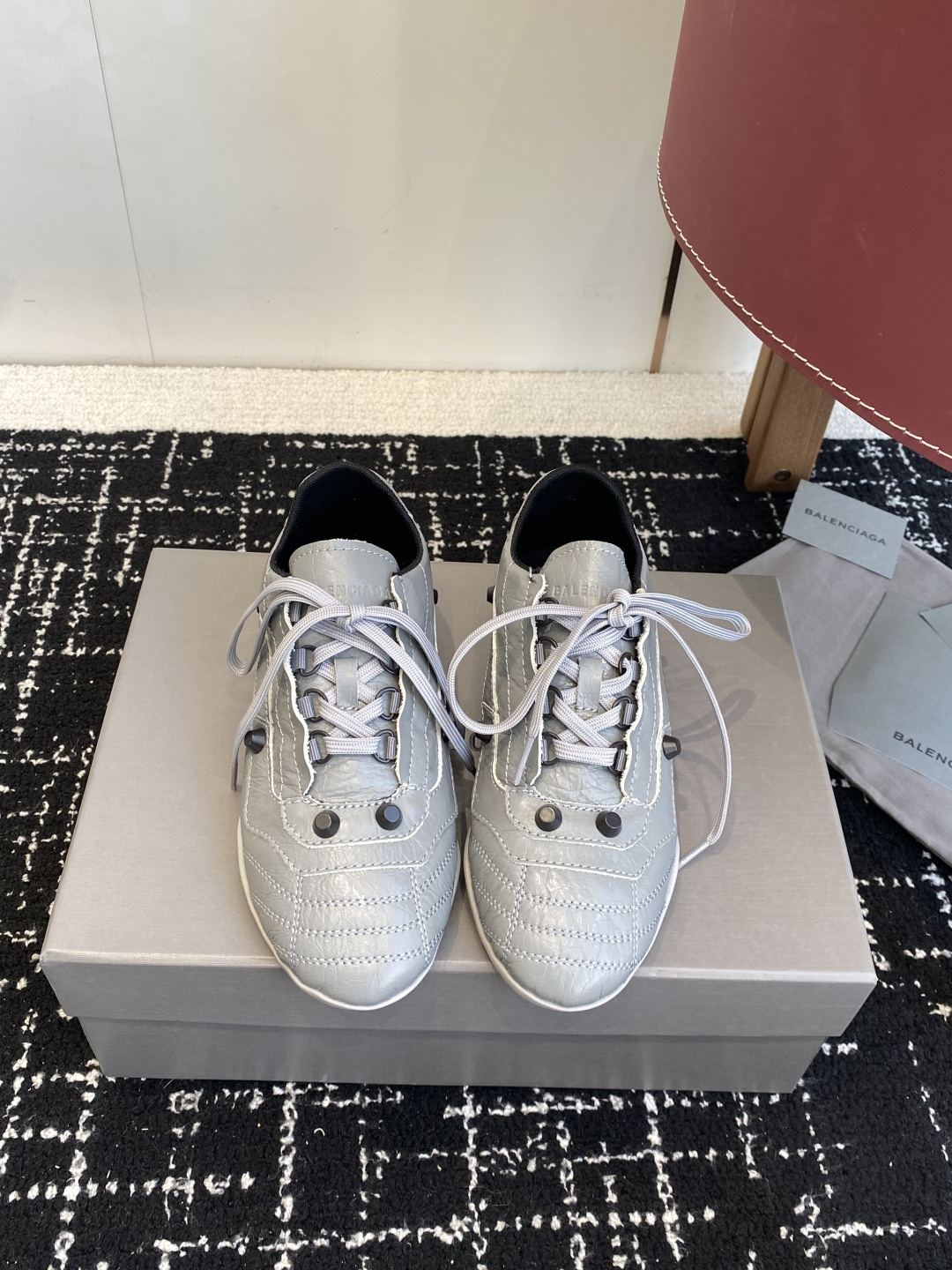 NO:592207,Purchasing agent Balenciaga new model of moral training shoes, casual shoes, originally purchased and developed, made by Balenciaga, Balenciaga's latest hidden model, soft calfskin matching and classic double logo, full of retro feel, a casual shoe that girls must buy this year, sole design, super soft, shipped with counter, original custom butter leather fabric, imported custom cowhide lining, original molded rubber outsole  Size35-40 (40 is custom-made and non-refundable), casual shoes/sports shoes, balenciaga, balenciaga, balenciaga, sneakers, cowhide19860909代购级 Balenciaga 巴黎世家 新款 德训鞋休闲鞋 原版购入开发 做货 巴黎家最新隐藏款 柔软小牛皮配搭和经典双logo满满的复古感 今年女孩必入的一款休闲鞋 鞋底设计 超级柔软 配合送专柜 面料原版定制牛油皮 内里进口定制牛皮里 鞋底原版开模橡胶大底 Size35-40（40定做不退换）,休闲鞋/运动鞋,balenciaga,balenciaga,balenciaga,sneakers,cowhide,Women's Shoes