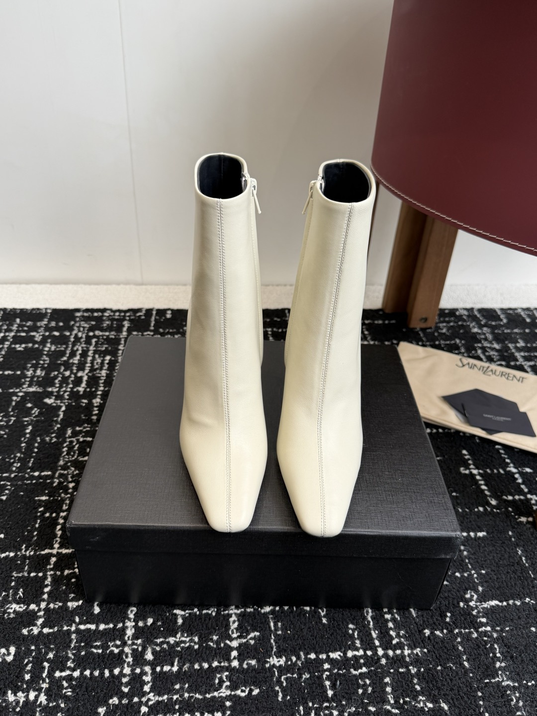 NO:626406,Purchasing-grade short boots Butter leather short boots A must-have for long legs YSL high-heeled short boots Long boots Yvette Saint Laurent Yves Saint Laurent logo Exquisite high heels Black butter leather Yang Shulin, the most understanding woman's heart Beautiful shoes with no dead ends Support the aura Imported calfskin Suede Material Noble temperament Imported sheepskin lining Fitted to the feet Comfortable Italian imported genuine leather outsole Size35-41 (40  41 Custom-made (no return or exchange), boots, saint laurent, saint laurent, saint laurent, boots, cowhide, sheepskin, chamois leather, Leather soles19860909代购级短靴 牛油皮短靴 大长腿必备 YSL 高跟 短靴 长靴Yvette Saint Laurent圣罗兰logo 精致高跟 黑色牛油皮 最懂女人心的杨树林 无死角的美鞋 撑起气场 进口小牛皮 麂皮 材质 气质高贵 进口羊皮内里 贴脚 舒适 意大利进口真皮大底  Size35-41（40 41订做不退换）,靴子,saint laurent,saint laurent,saint laurent,boots,cowhide,sheepskin,chamois leather,Leather soles,Women's Shoes