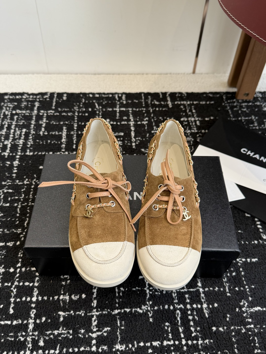 NO:626254,Purchasing-grade Chanel Chanel 25K Autumn and Winter Casual Loafers Original purchased and developed by Xiaoxiang C Home The counter is another super hot model, loved by Internet celebrity bloggers and ladies, and praised by various social platforms. It is very popular and has high texture, breathability and super spring and summer. Seeing this issue always arouses the desire for fashion in girls. The latest suede material, classic color, full of fashion on the feet and easy to care for.  Fabric: Original customized imported suede, customized imported sheepskin lining, original molded anti-slip rubber sole, Size: 35-41 (40 41 customized, non-returnable), casual shoes/sports shoes, chanel, chanel, chanel, loafers, sneakers, sheepskin, chamois leather19860909代购级 Chanel香奈儿 25K 秋冬 休闲 乐福鞋 原版购入开发 做货 小香 C家 专柜又一超级大爆款,网红博主小姐姐们的挚爱,社交平台的各种夸赞,人气超高质感透气超级春夏,看到这期总能唤起少女内心对时髦的诉求 最新麂皮材质 经典配色 上脚时髦感十足 容易打理 面料:原版定制进口麂皮 内里定制进口羊皮内里 鞋底原版开模防滑橡胶材质 Size : 35-41（40 41订做不退换）,休闲鞋/运动鞋,chanel,chanel,chanel,loafers,sneakers,sheepskin,chamois leather,Women's Shoes