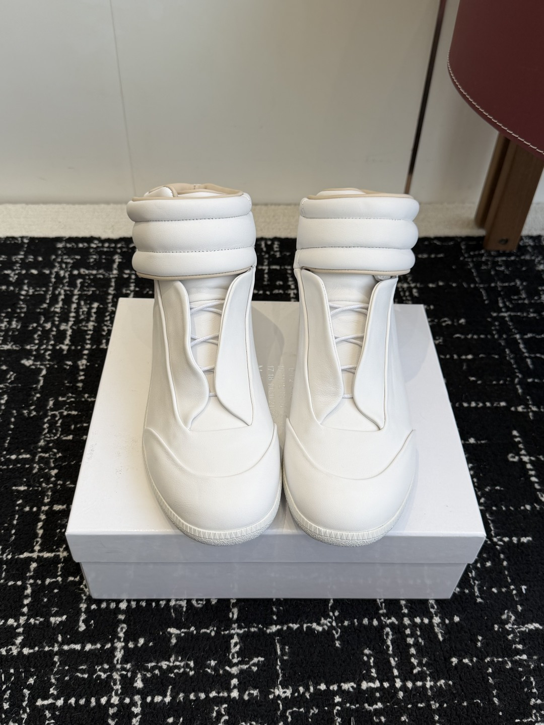 NO:626257,Purchasing agent Maison Margiela 25 autumn and winter, couple style, high-top casual shoes, moral training shoes, recommended by all the major bloggers, casual shoes that never fade, absolute must-have moral training shoes, perfect big product, the more simple and detailed it is, the more detailed it is to make it the same. Original imported cowhide leather lining, sample molded rubber outsole, size for men and women 35-48 (45 46 47)  48 (custom-made, non-refundable), boots, boots, cowhide19860909代购级 Maison Margiela 25秋冬 情侣款 高帮休闲鞋 德训鞋 各大博都主有荐推的 永不褪色的休闲鞋 绝对人手入必的德训鞋 完美大货,越看单简细越节要做到差无别 原版进口牛皮牛皮内里 样板开模橡胶大底 Size男女35-48（45 46 47 48订做不退换）,靴子,boots,cowhide,Women's Shoes