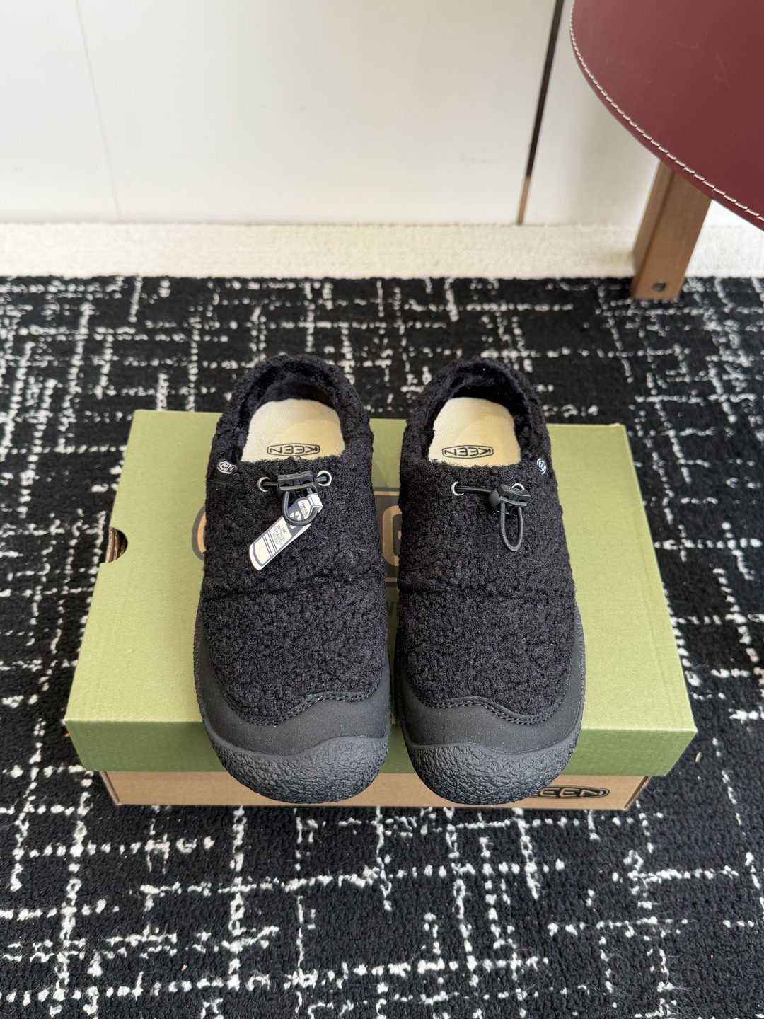 NO:630418,Purchasing agent grade KEEN Howser 3 Slide outdoor comfortable camping non-slip and wear-resistant low-cut lifestyle shoes. Comfortable slip-on design, the original home hybrid shoe has updated the spacious space in the forefoot, allowing the toes to stretch. The shape is simple and fashionable, easy to put on and take off, and can be shuttled indoors and outdoors. The iconic KEEN fit has a spacious forefoot space and the toes can stretch freely. Size36 37 38 39 40, casual shoes/sports shoes, sneakers19860909代购级 KEEN Howser 3 Slide 户外舒适露营 防滑耐磨 低帮 生活休闲鞋. 舒适的一脚蹬设计,由原来的家居混合鞋再次更新前掌宽敞的空间,让脚趾伸展造型简约外形时尚,方便穿脱,可户内户外任意穿梭.标志性的KEEN贴合度前脚掌空间宽敞脚趾可自由伸展. Size36 37 38 39 40,休闲鞋/运动鞋,sneakers,Women's Shoes