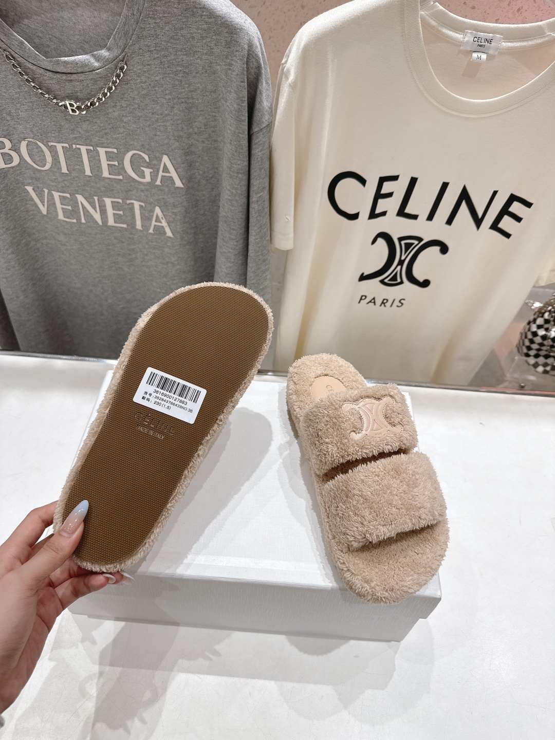 市场高版本 Celine/塞琳 2025ss新款居家保暖凯旋门毛毛拖鞋🐏🐏这一季的赛琳又让我重新爱了它一
