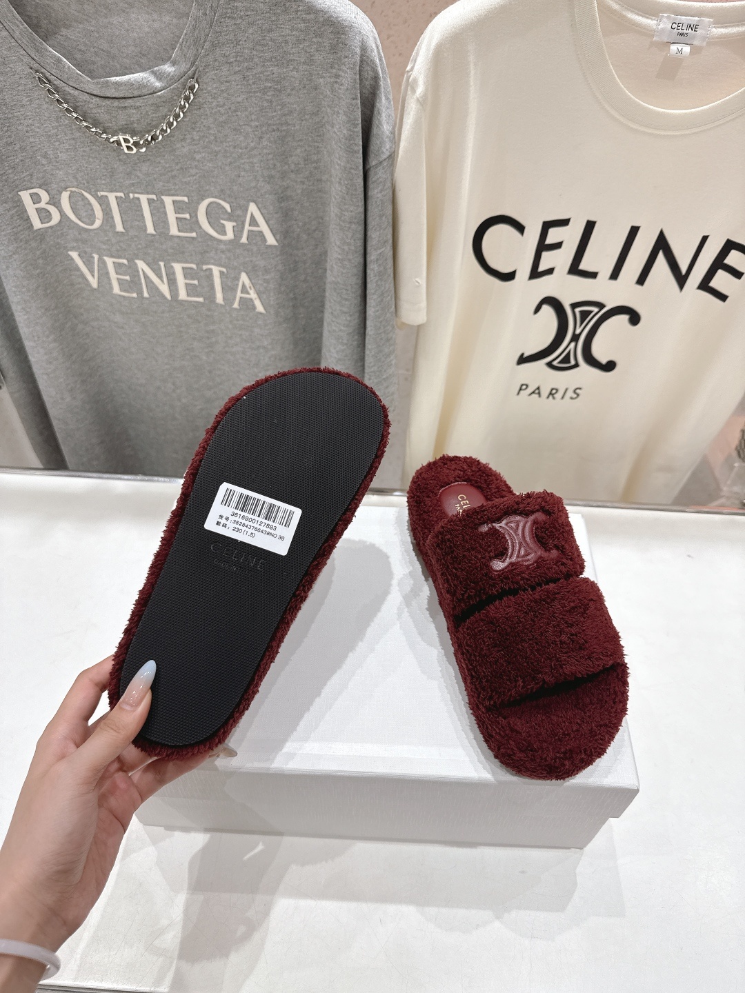 市场高版本 Celine/塞琳 2025ss新款居家保暖凯旋门毛毛拖鞋🐏🐏这一季的赛琳又让我重新爱了它一