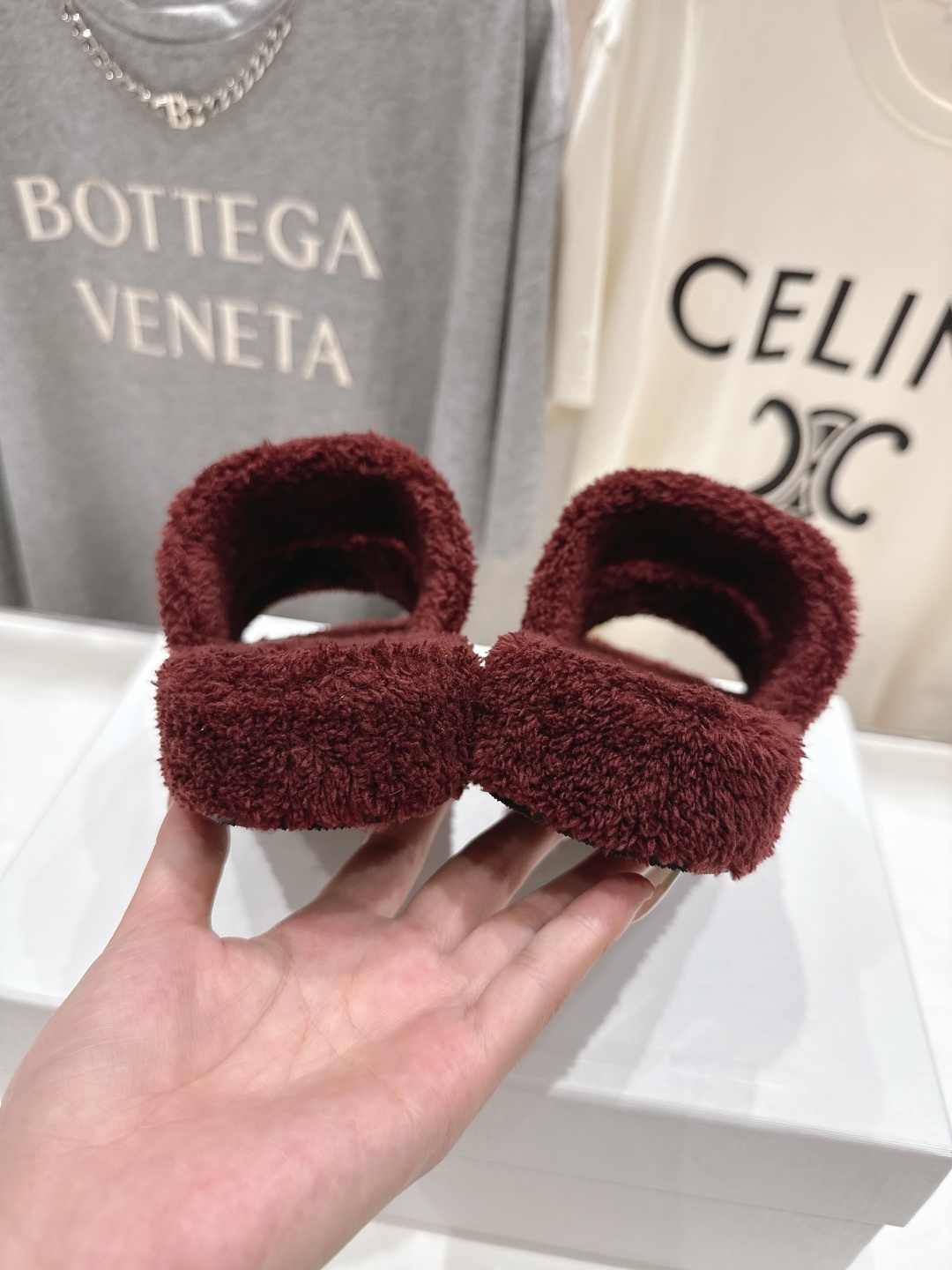 市场高版本 Celine/塞琳 2025ss新款居家保暖凯旋门毛毛拖鞋🐏🐏这一季的赛琳又让我重新爱了它一