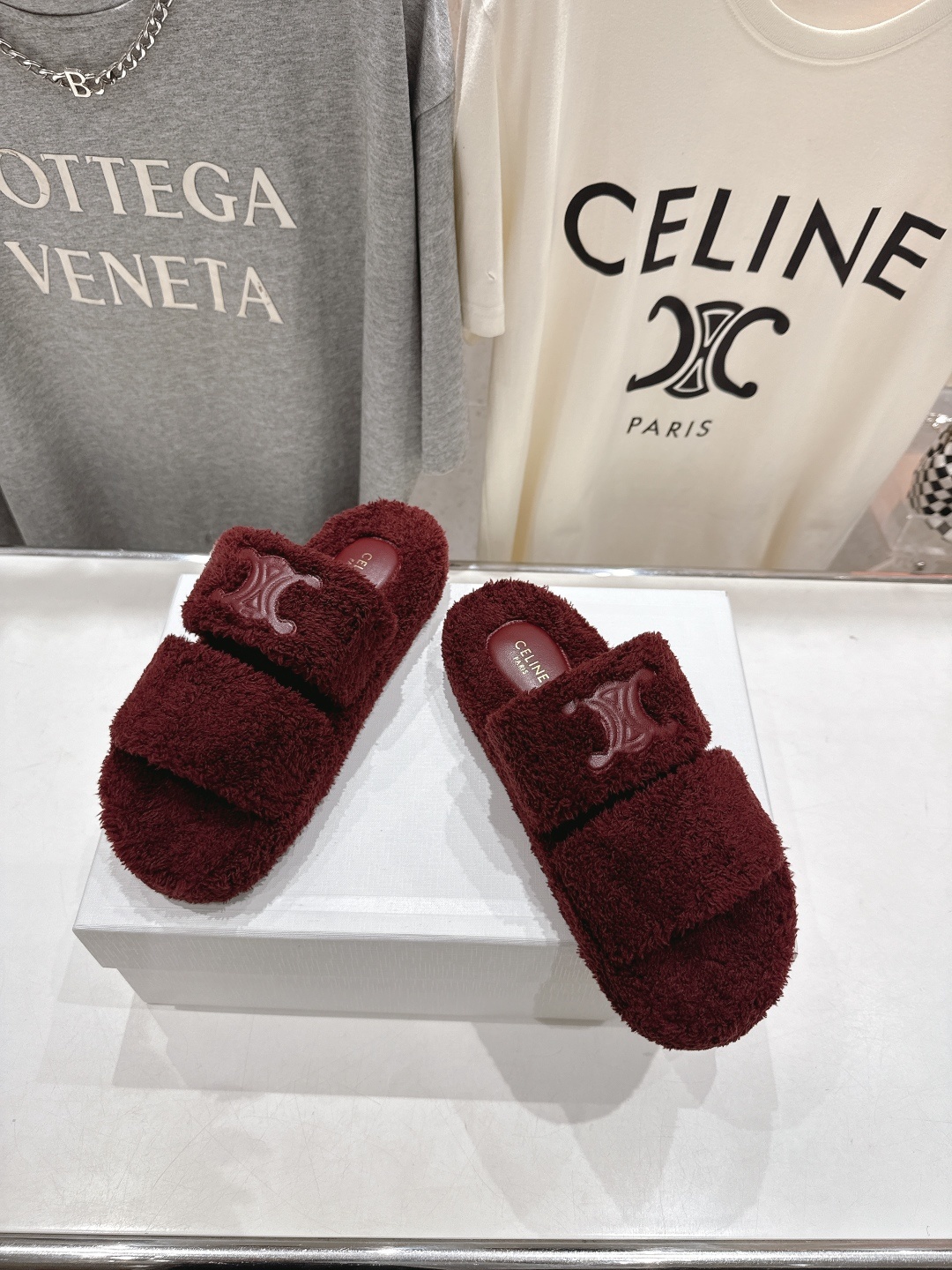 市场高版本 Celine/塞琳 2025ss新款居家保暖凯旋门毛毛拖鞋🐏🐏这一季的赛琳又让我重新爱了它一