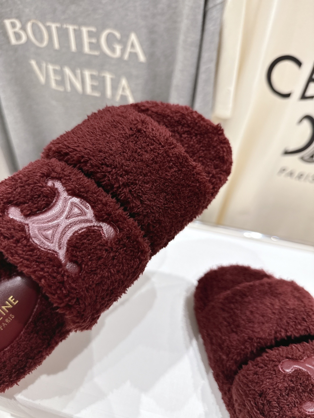 市场高版本 Celine/塞琳 2025ss新款居家保暖凯旋门毛毛拖鞋🐏🐏这一季的赛琳又让我重新爱了它一