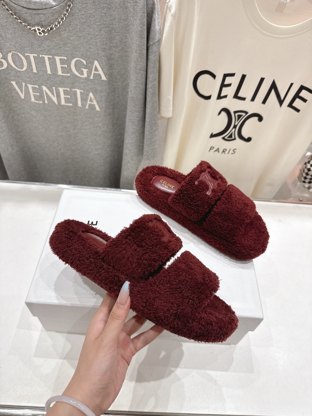 市场高版本 Celine/塞琳 2025ss新款居家保暖凯旋门毛毛拖鞋🐏🐏这一季的赛琳又让我重新爱了它一