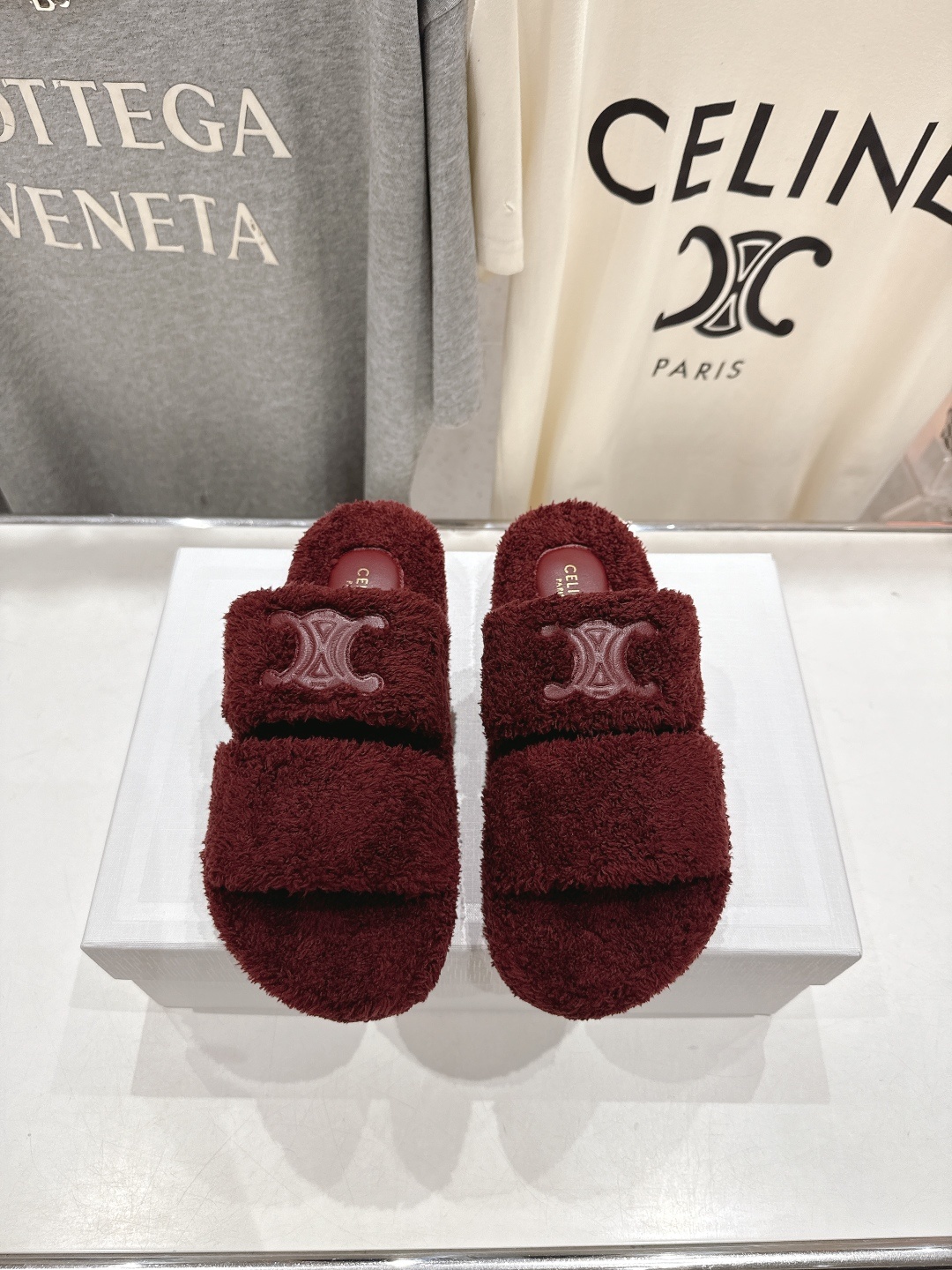 市场高版本 Celine/塞琳 2025ss新款居家保暖凯旋门毛毛拖鞋🐏🐏这一季的赛琳又让我重新爱了它一