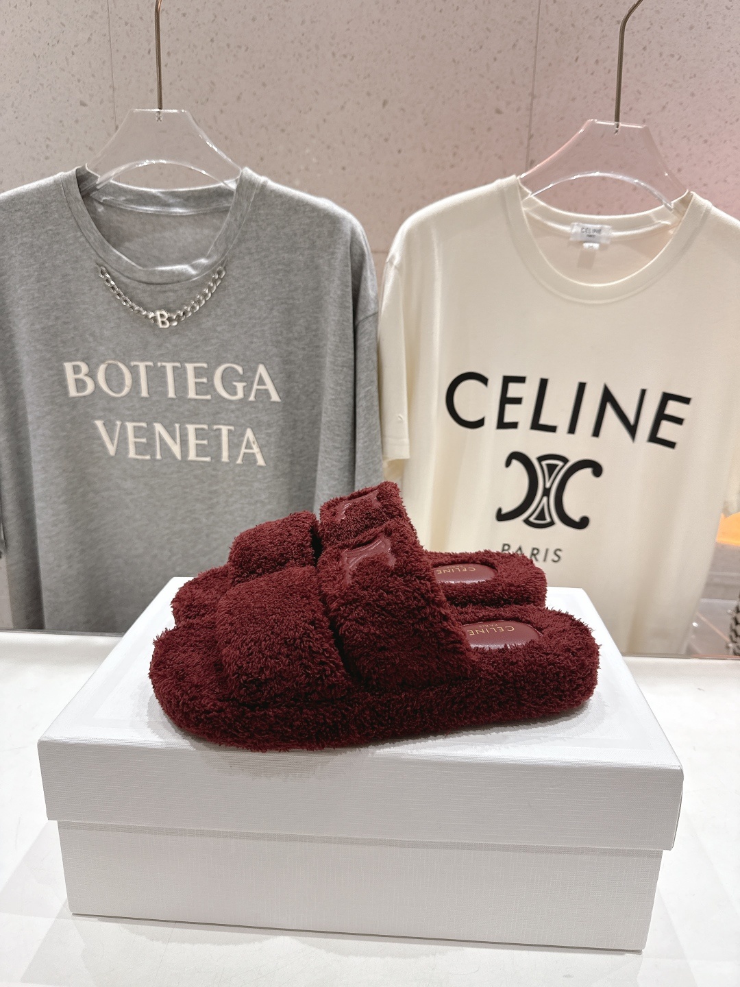 市场高版本 Celine/塞琳 2025ss新款居家保暖凯旋门毛毛拖鞋🐏🐏这一季的赛琳又让我重新爱了它一