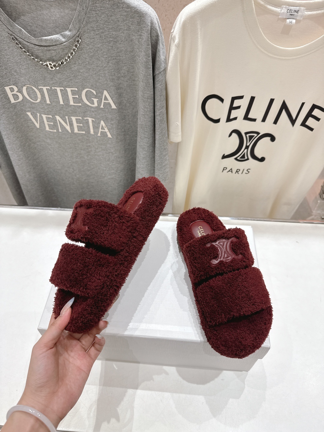 市场高版本 Celine/塞琳 2025ss新款居家保暖凯旋门毛毛拖鞋🐏🐏这一季的赛琳又让我重新爱了它一